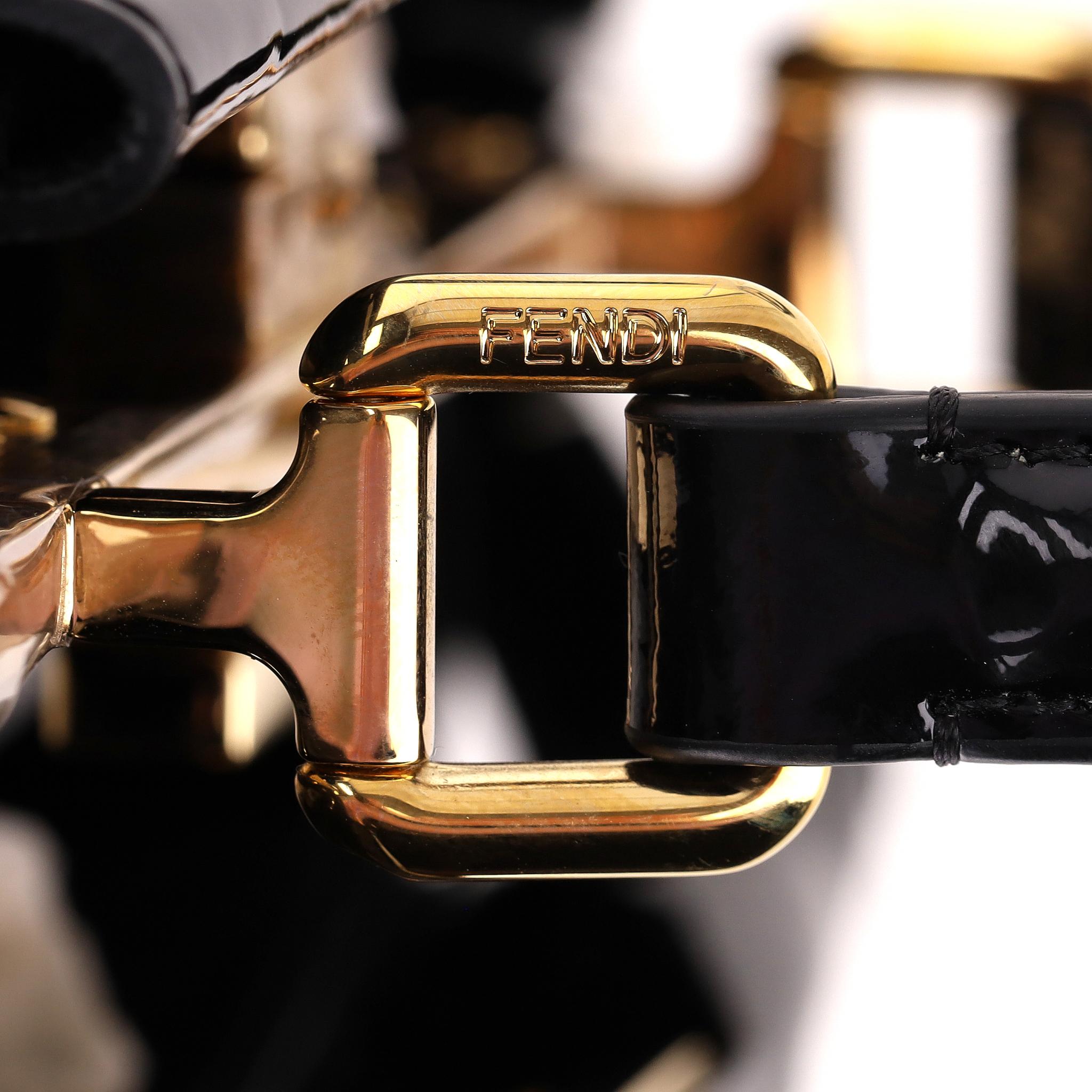 Mini sac Peekaboo en cuir verni de Fendi en vente 4