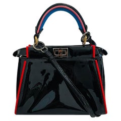 Fendi Sac Peekaboo en cuir verni avec housse Defender «FF »