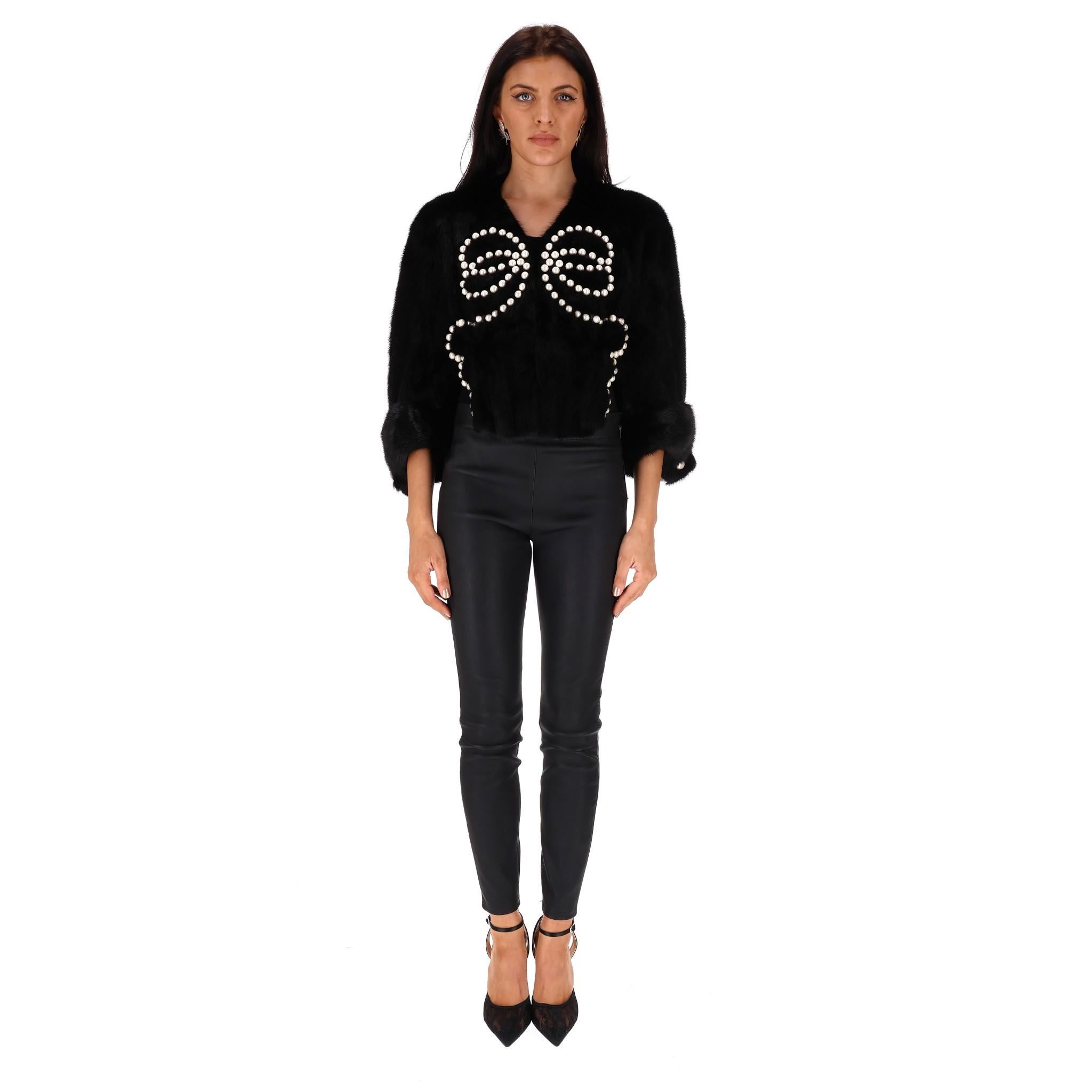Fendi Pearl Embellished Mink Fur Jacket

From 2018 - Ribbons & Pearls Resort Collection

Black, cropped jacket designed with white faux pearl embellishment to the front.

Featuring pearl-buttoned cuffs in three-quarter sleeves and