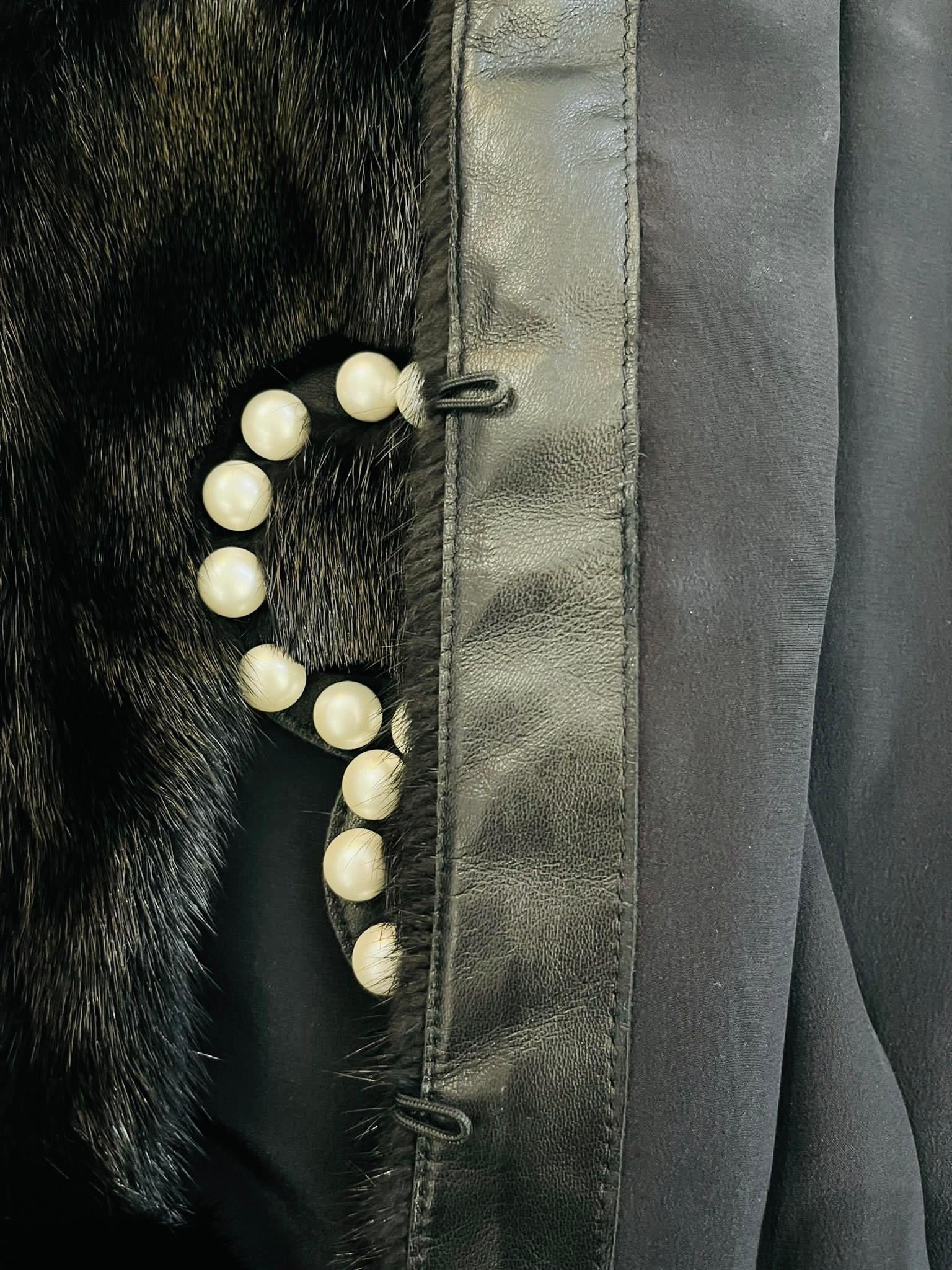 Fendi - Veste en fourrure de vison ornée de perles en vente 1