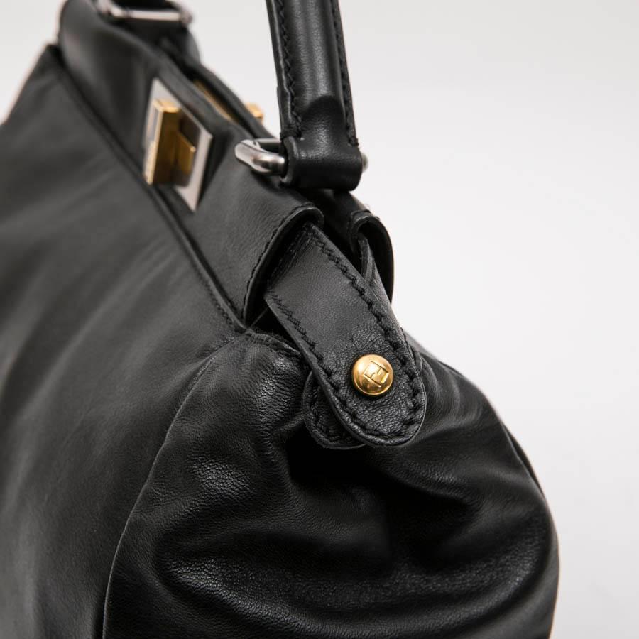 FENDI Sac « Peekaboo » en cuir noir souple en vente 4