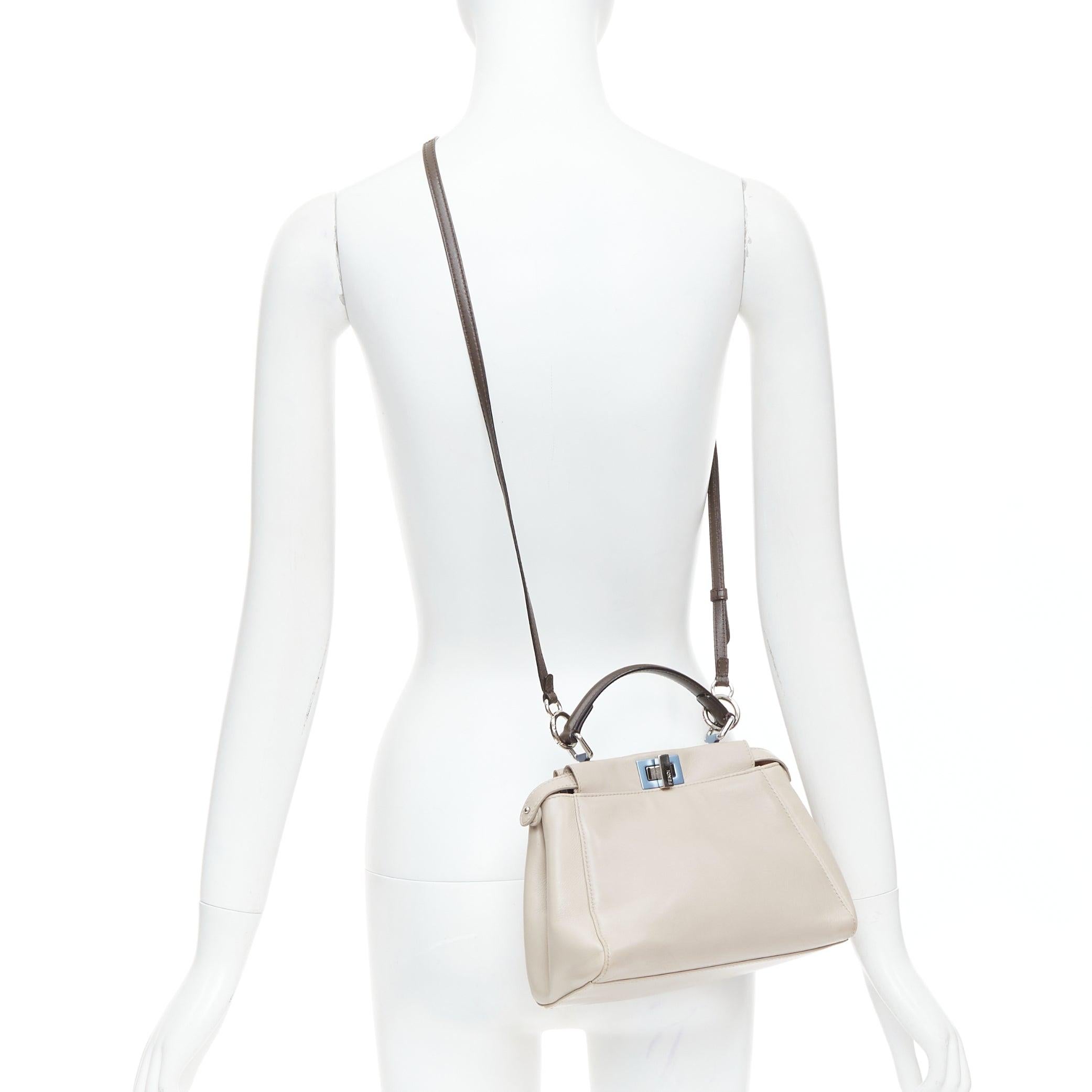 FENDI Peekaboo beige smooth leather blue steel details turnlock crossbody bag
Reference: KYCG/A00160
Brand: Fendi
Model: Peekaboo
Material: Leather
Color: Beige, Blue
Pattern: Solid
Closure: Turnlock
Lining: Red Leather
Extra Details: Rolled Handle.