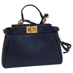 Borsa micro Fendi Peekaboo nera