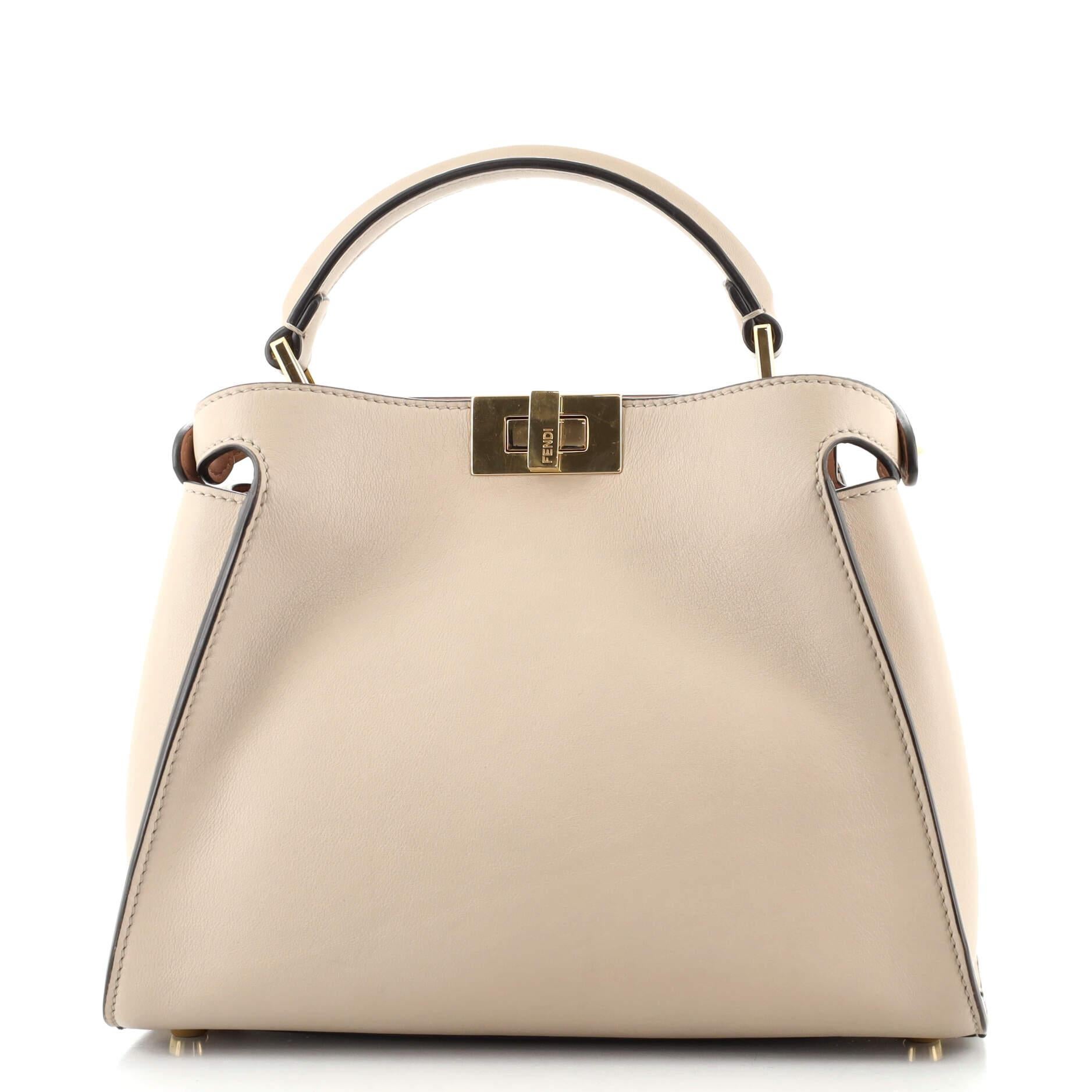 Fendi Peekaboo Essentially Tasche aus Leder im Zustand „Gut“ in NY, NY