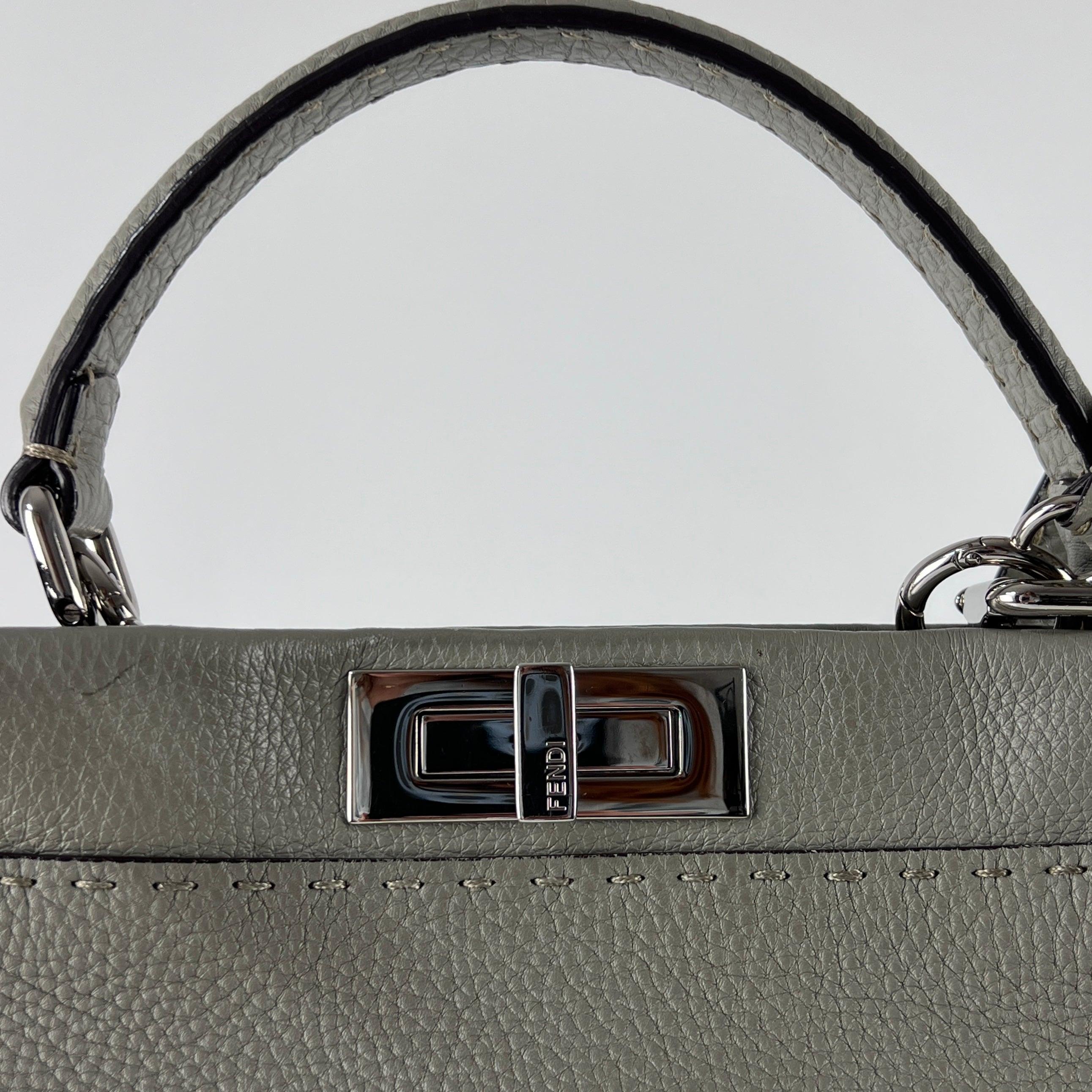 Fendi Peekaboo Gray Leather Top-Handle Bag with Strap en vente 5