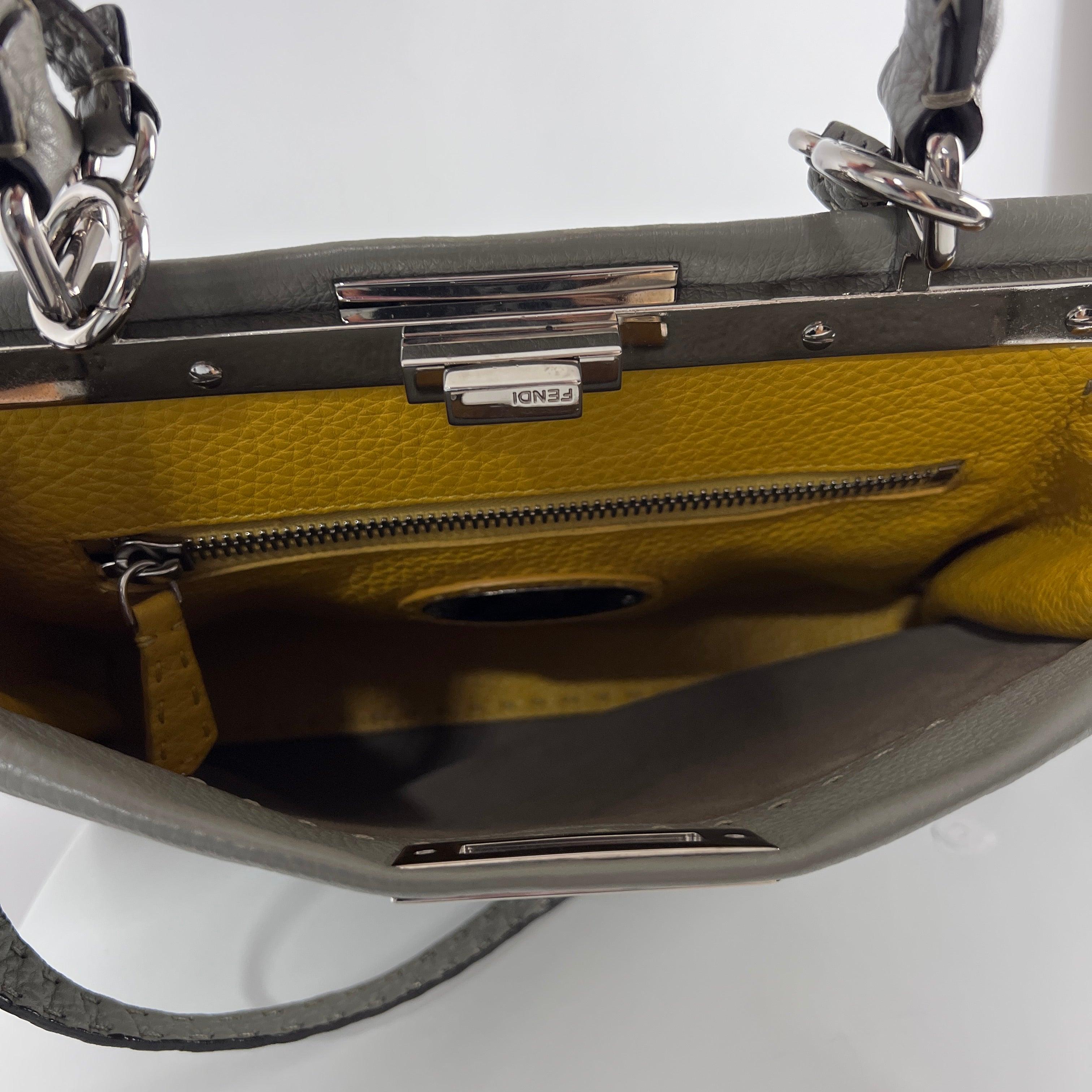 Fendi Peekaboo Gray Leather Top-Handle Bag with Strap en vente 6