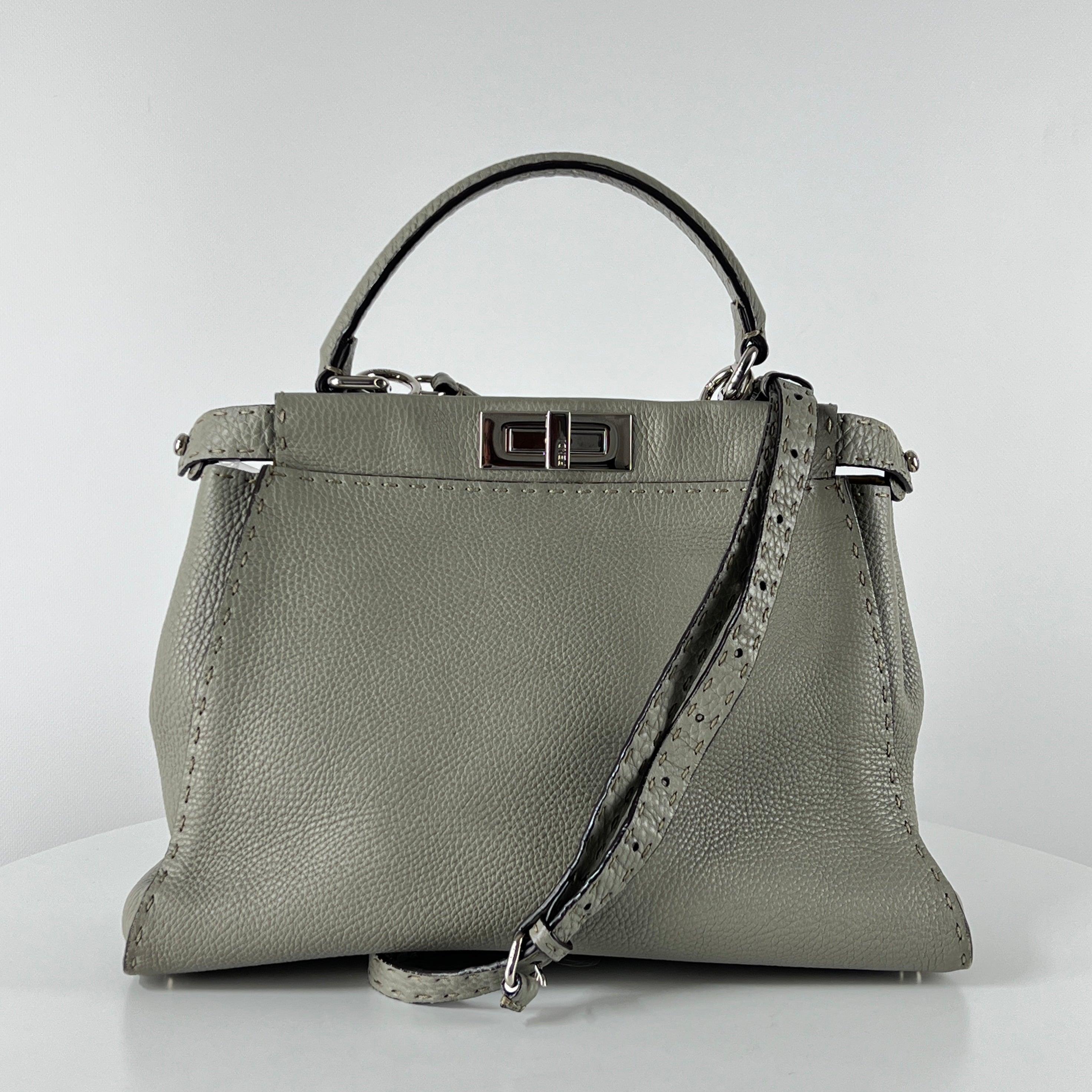 Fendi Peekaboo Gray Leather Top-Handle Bag with Strap Unisexe en vente
