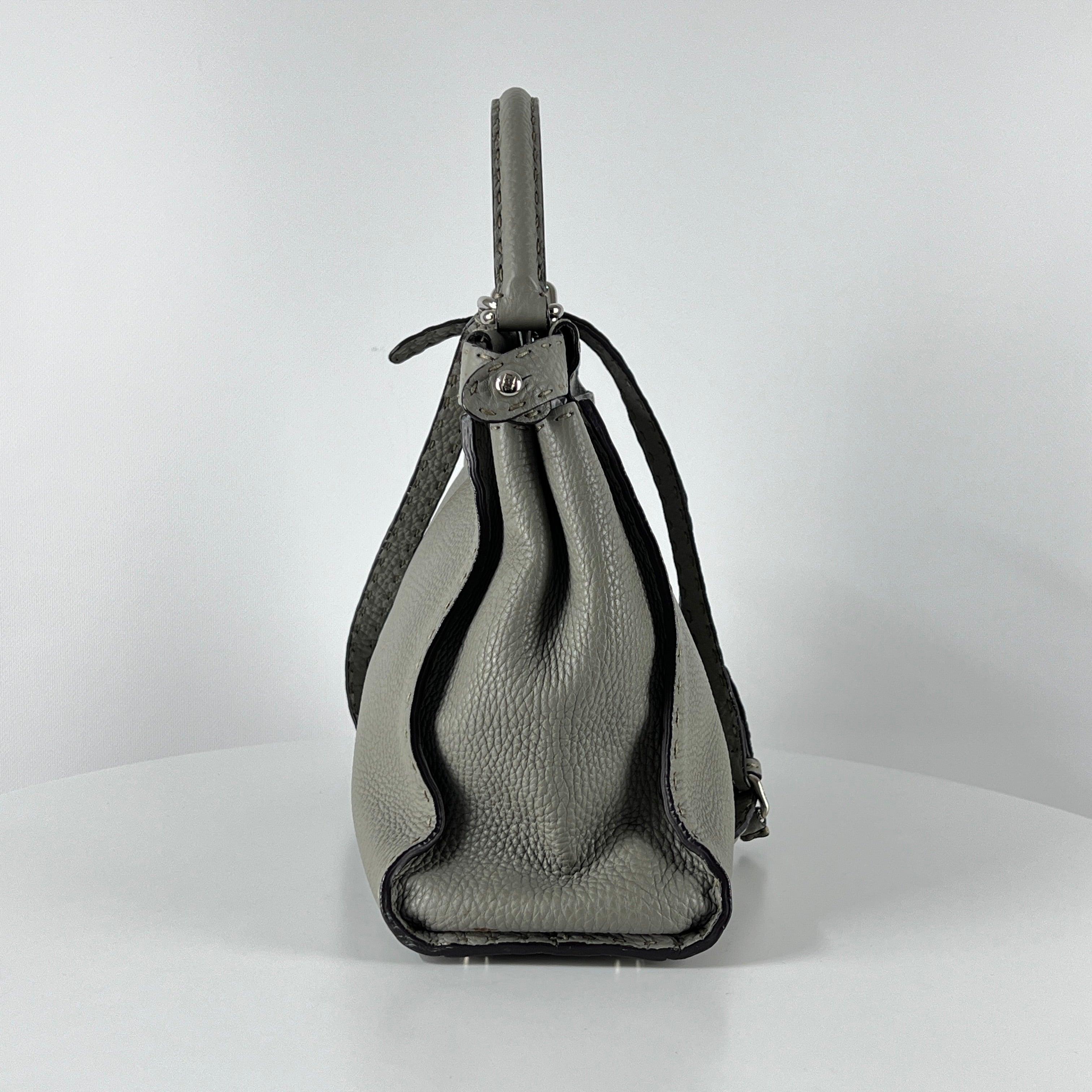 Fendi Peekaboo Gray Leather Top-Handle Bag with Strap en vente 1