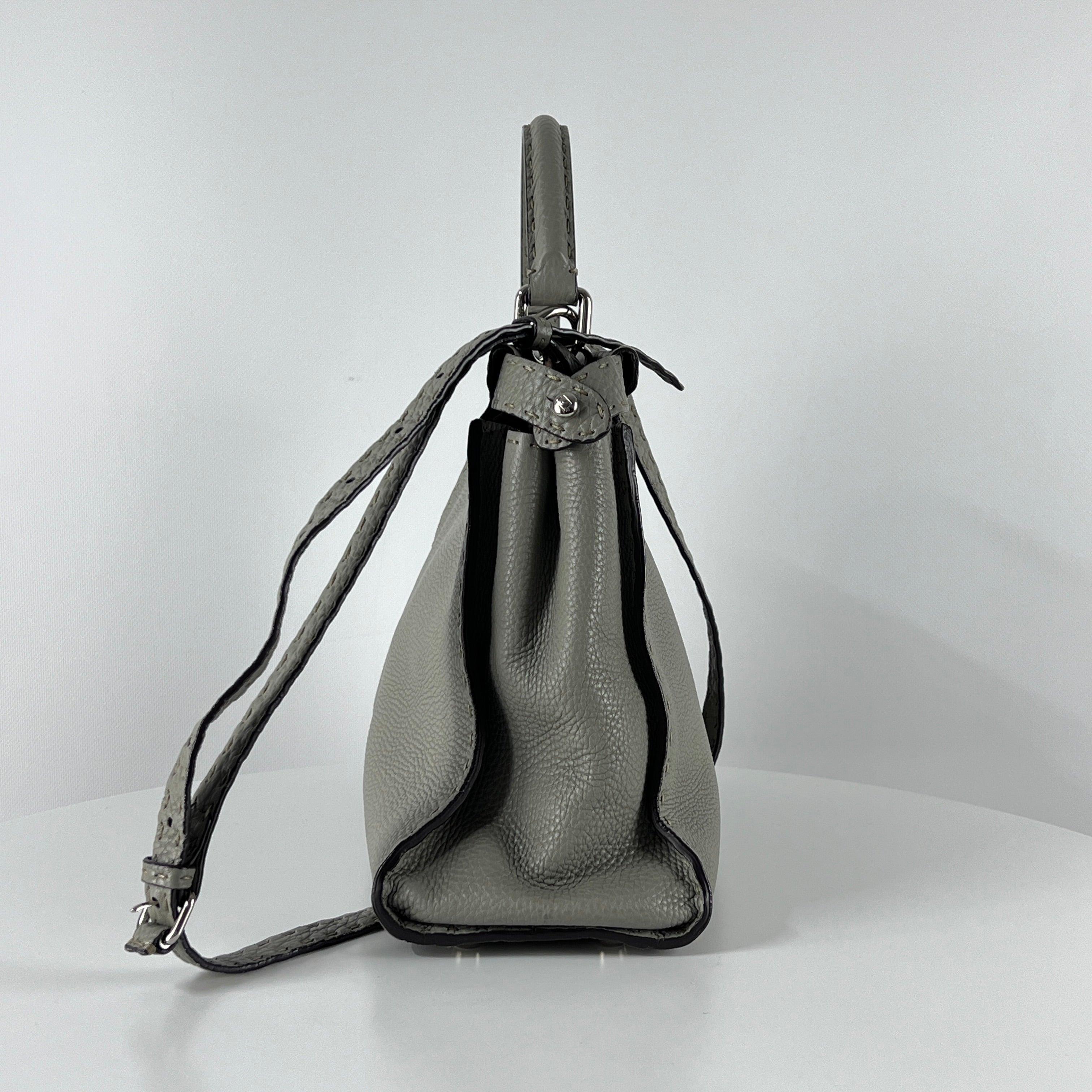 Fendi Peekaboo Gray Leather Top-Handle Bag with Strap en vente 2