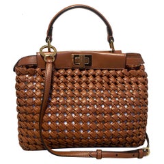 Fendi Peekaboo Iconic Mini Sac en cuir marron entrelacé