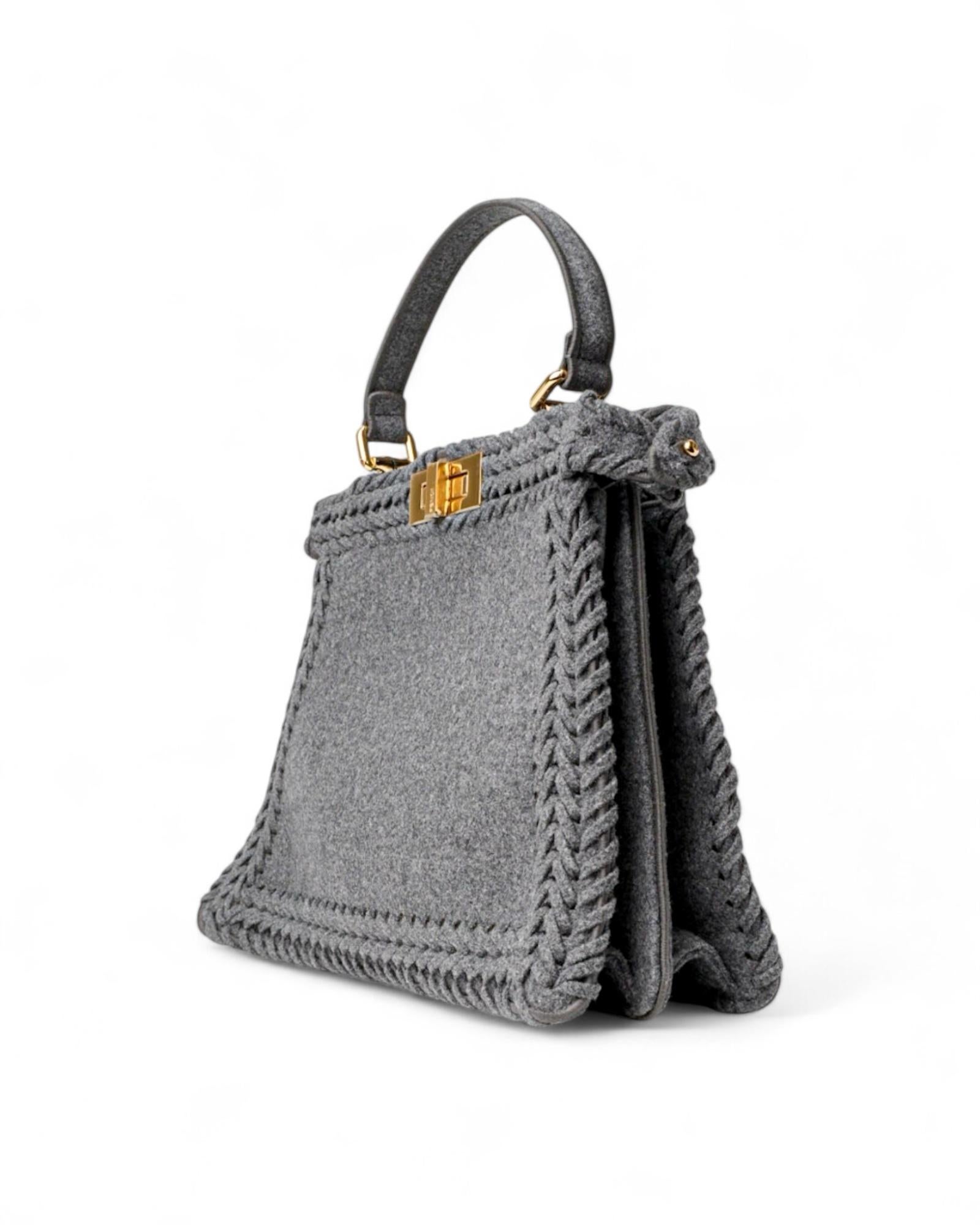 Fendi Peekaboo ISeeU Medium Grey Flannel Pour femmes en vente