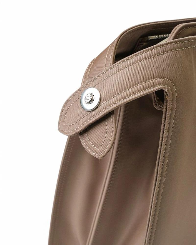 Fendi Peekaboo ISeeU Medium Nylon Beige en vente 8