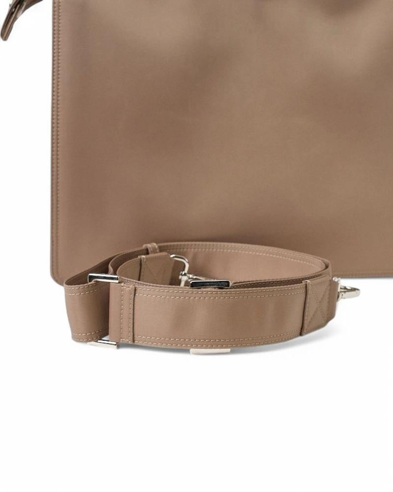 Fendi Peekaboo ISeeU Medium Nylon Beige en vente 9