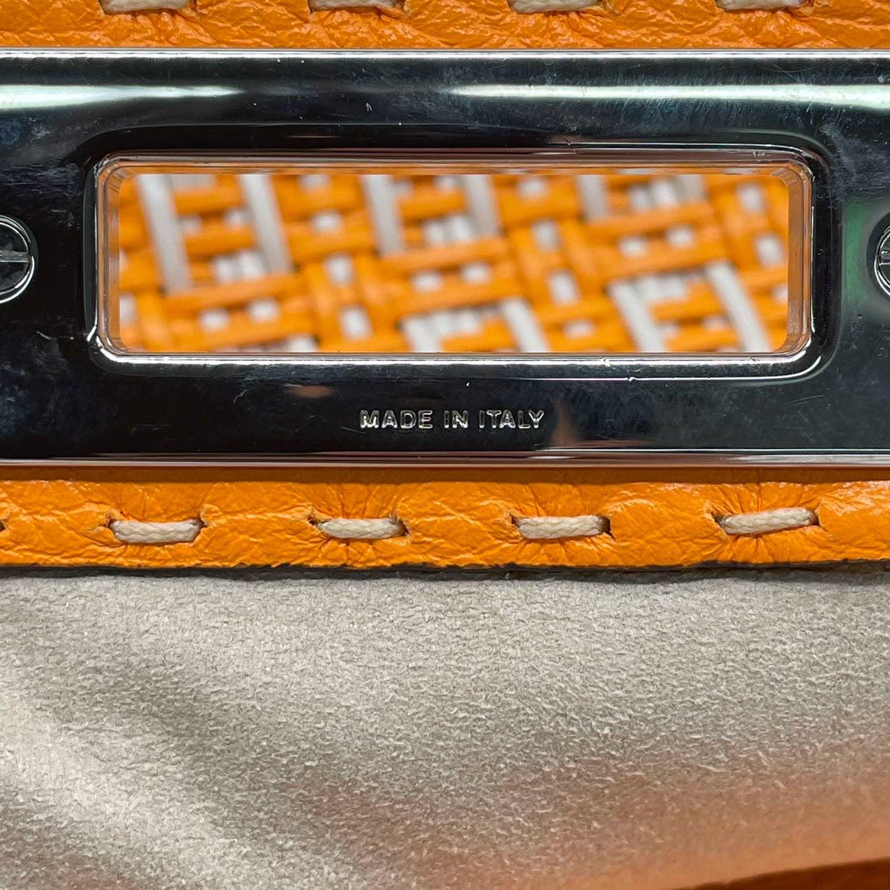 Sac à main moyen Peekaboo ISeeU Sellier en cuir orange/blanc entrelacé Fendi 2
