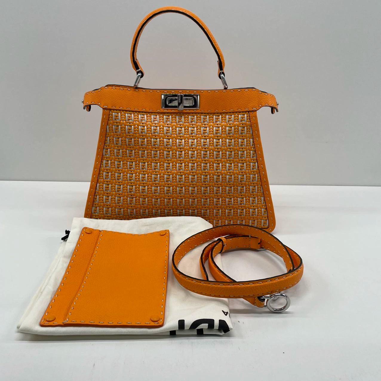 Fendi Peekaboo ISeeU Sellier Naranja / Blanco Piel entrelazada Asa superior mediana en venta 2