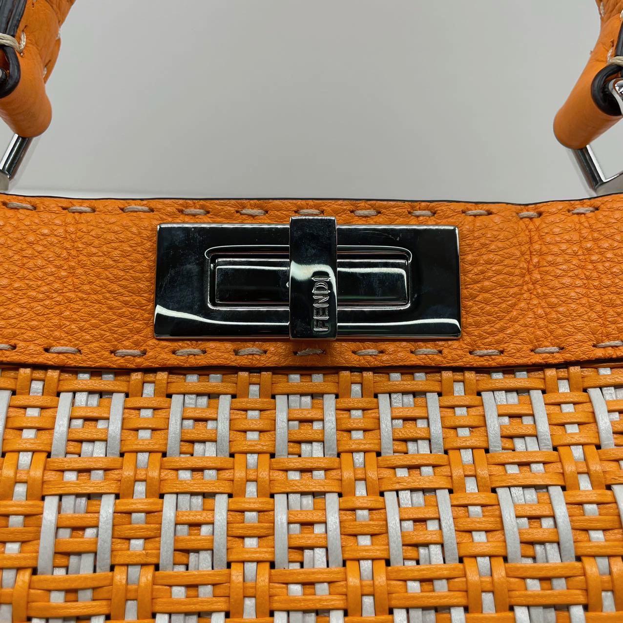 Fendi Peekaboo ISeeU Sellier Naranja / Blanco Piel entrelazada Asa superior mediana en venta 5