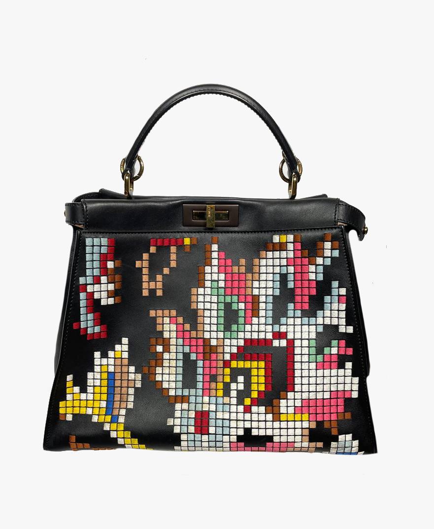 A stunning limited edition Peekaboo Fendi bag with floral embroidery on black leather.
Large size, very roomy, 2 compartments and a zip pocket.
Long strap included
Measurements:
40x30x19 cm / 15,7x11,8x7,5''
Handle height - 19.5 cm
Short handle