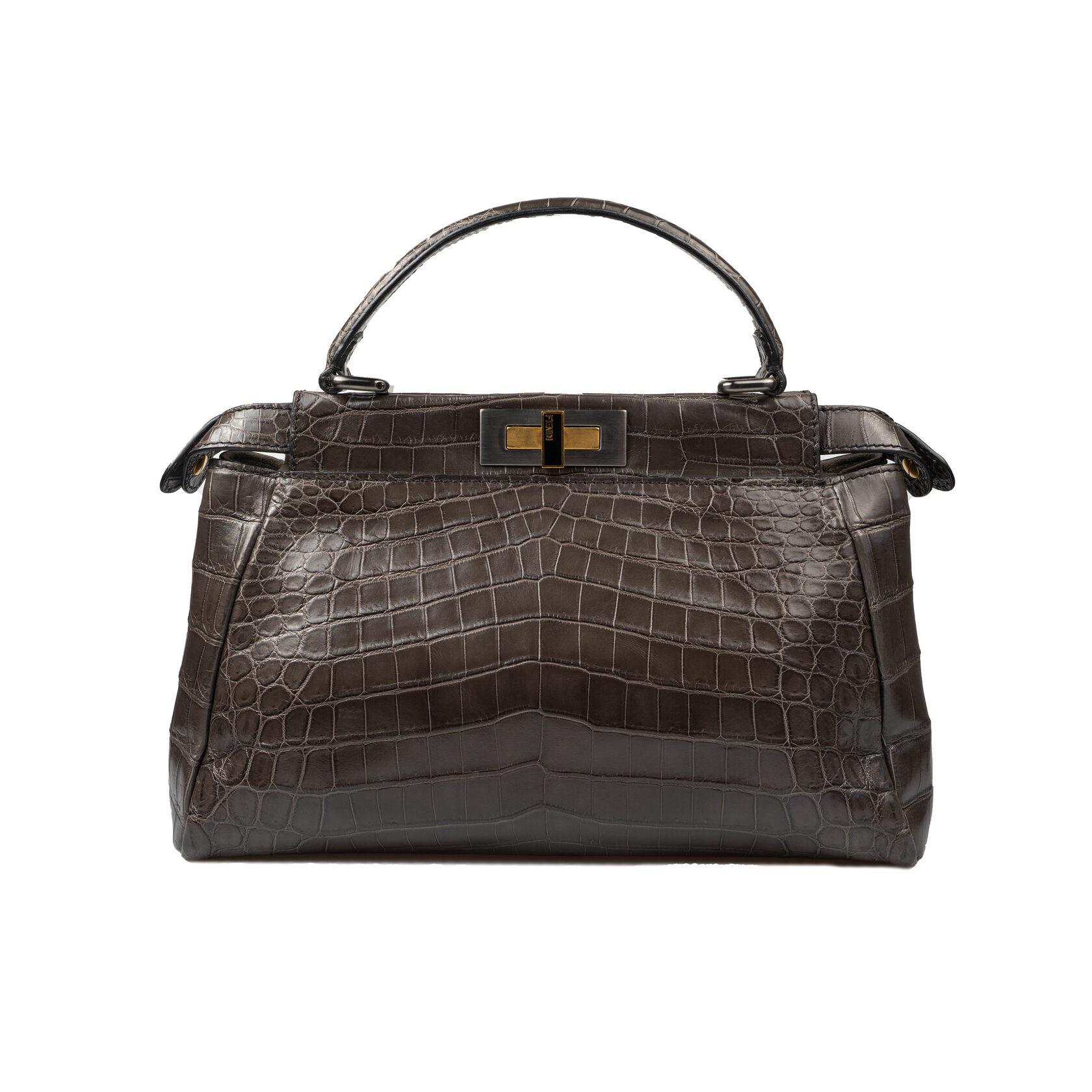 CONDITION: A: Excellent condition with few signs of use; carefully kept.
PACKAGE: Shoulder strap
SIZE: 34/25/8 cm; Shoulder strap 66 cm.
MATERIAL: Crocodile Skin
COLOUR: Gray
INSIDE MATERIAL: Suede
INSIDE COLOUR: Gray
HARDWARE: Gold Metal, Ruthenium
