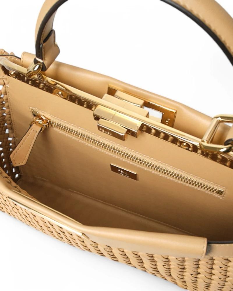 Fendi Peekaboo Medium Cuir tressé Beige en vente 5