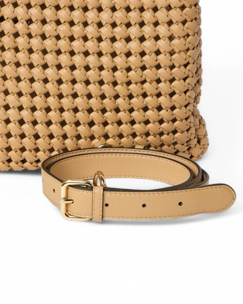 Fendi Peekaboo Medium Cuir tressé Beige en vente 6