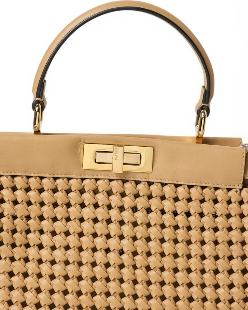 Fendi Peekaboo Medium Cuir tressé Beige en vente 9
