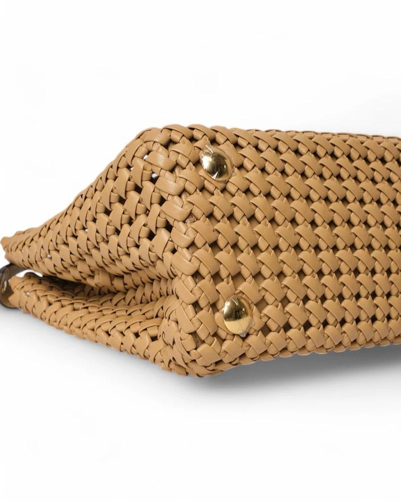 Fendi Peekaboo Medium Cuir tressé Beige Pour femmes en vente