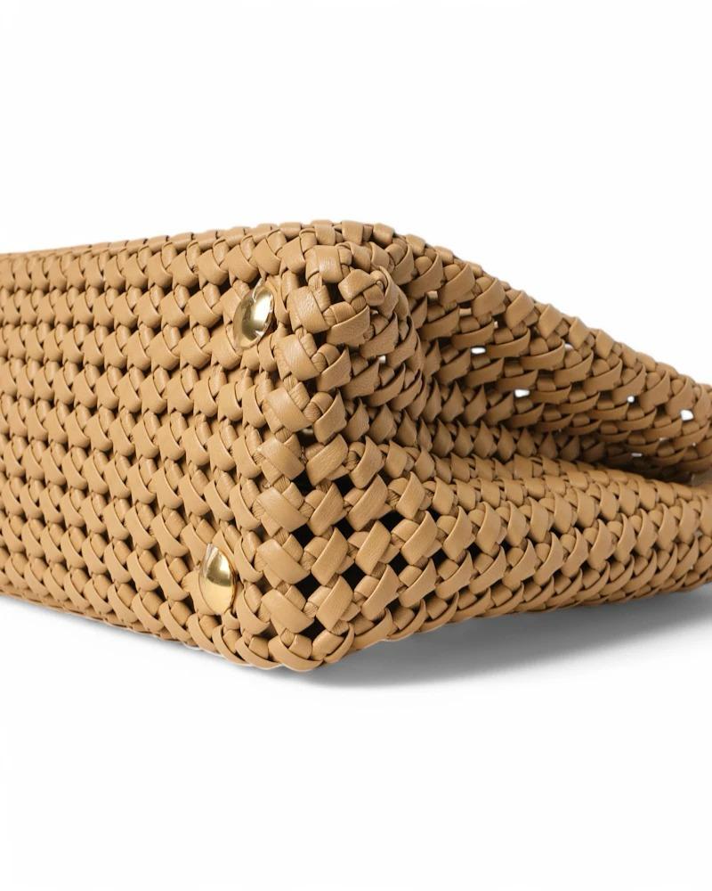 Fendi Peekaboo Medium Cuir tressé Beige en vente 1