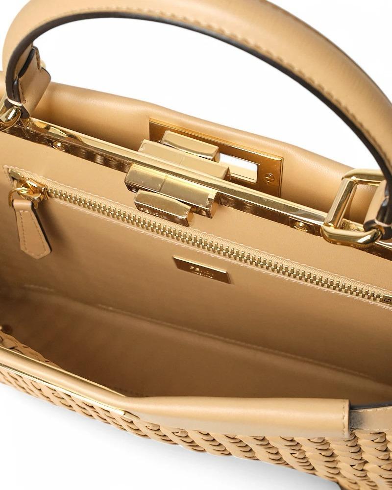 Fendi Peekaboo Medium Cuir tressé Beige en vente 4
