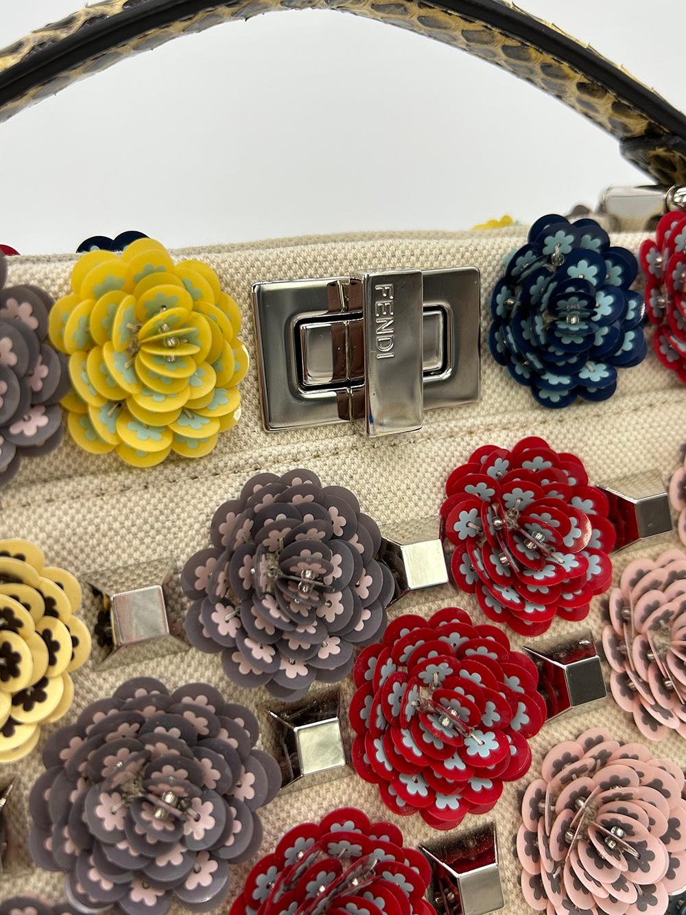 Fendi Peekaboo Mini-Umhängetasche aus Segeltuch mit Blumenmuster im Angebot 3