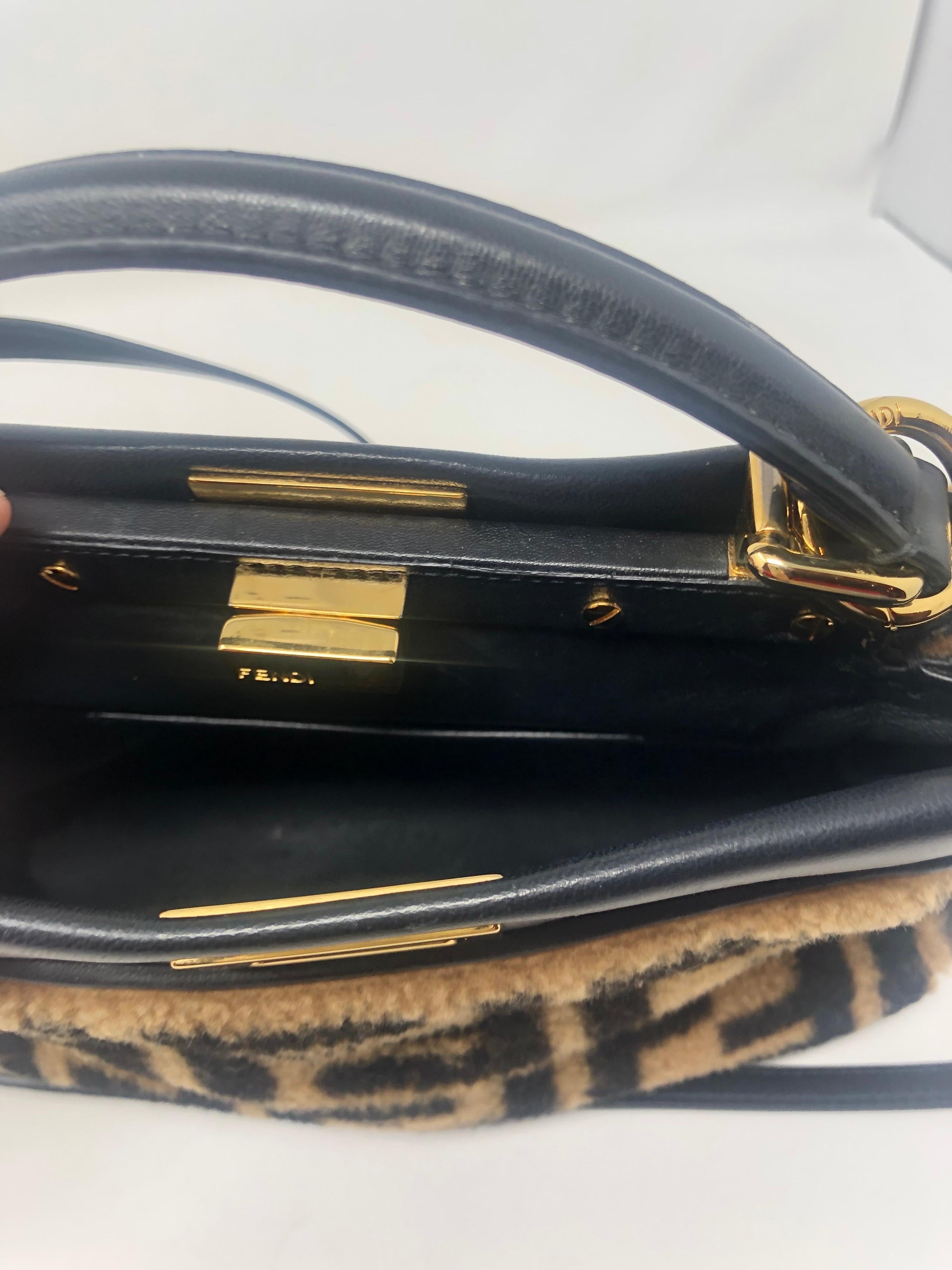 Fendi Peekaboo Mini sac en fourrure de mouton 6