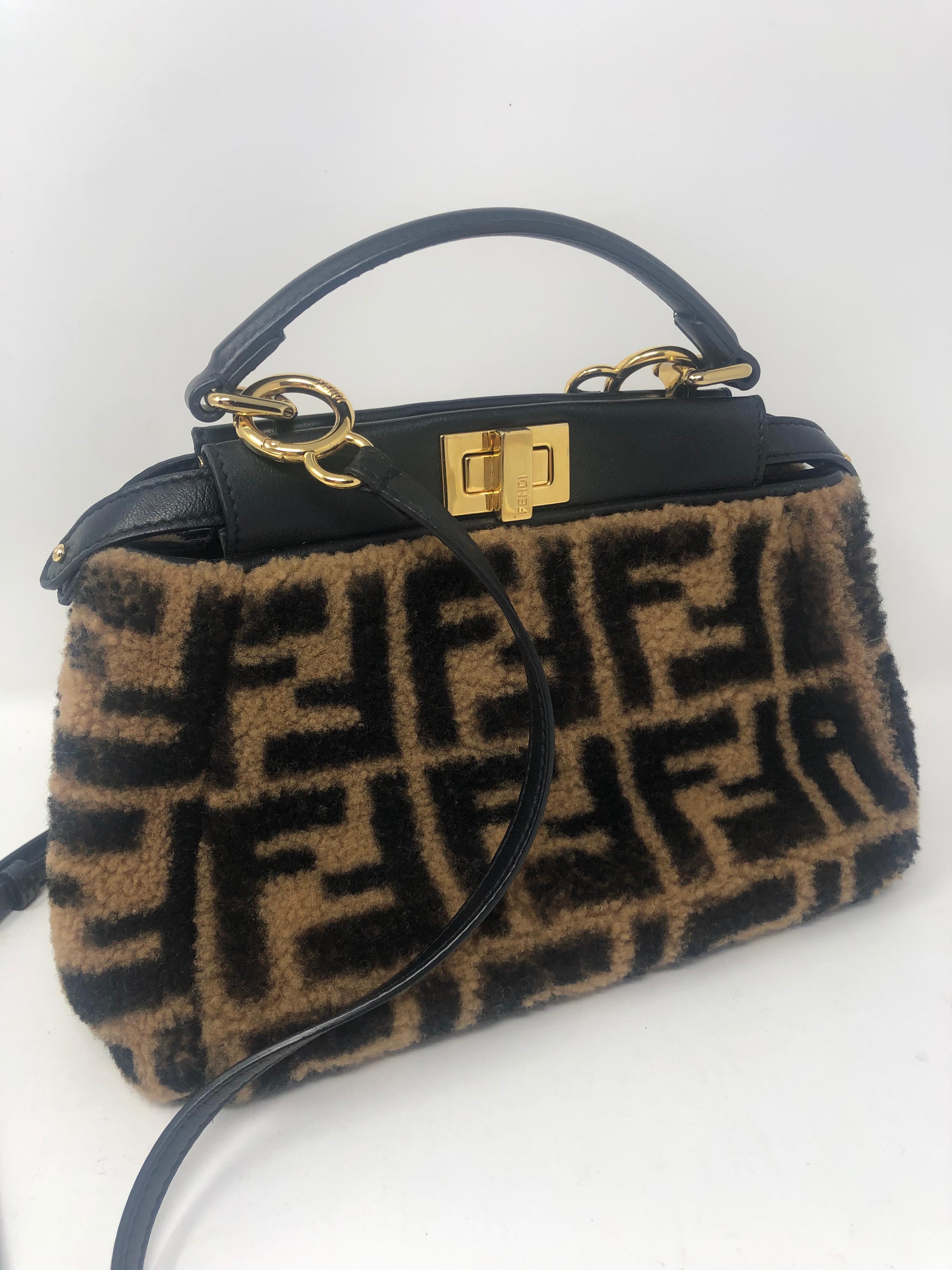Fendi Peekaboo Mini sac en fourrure de mouton Bon état à Athens, GA