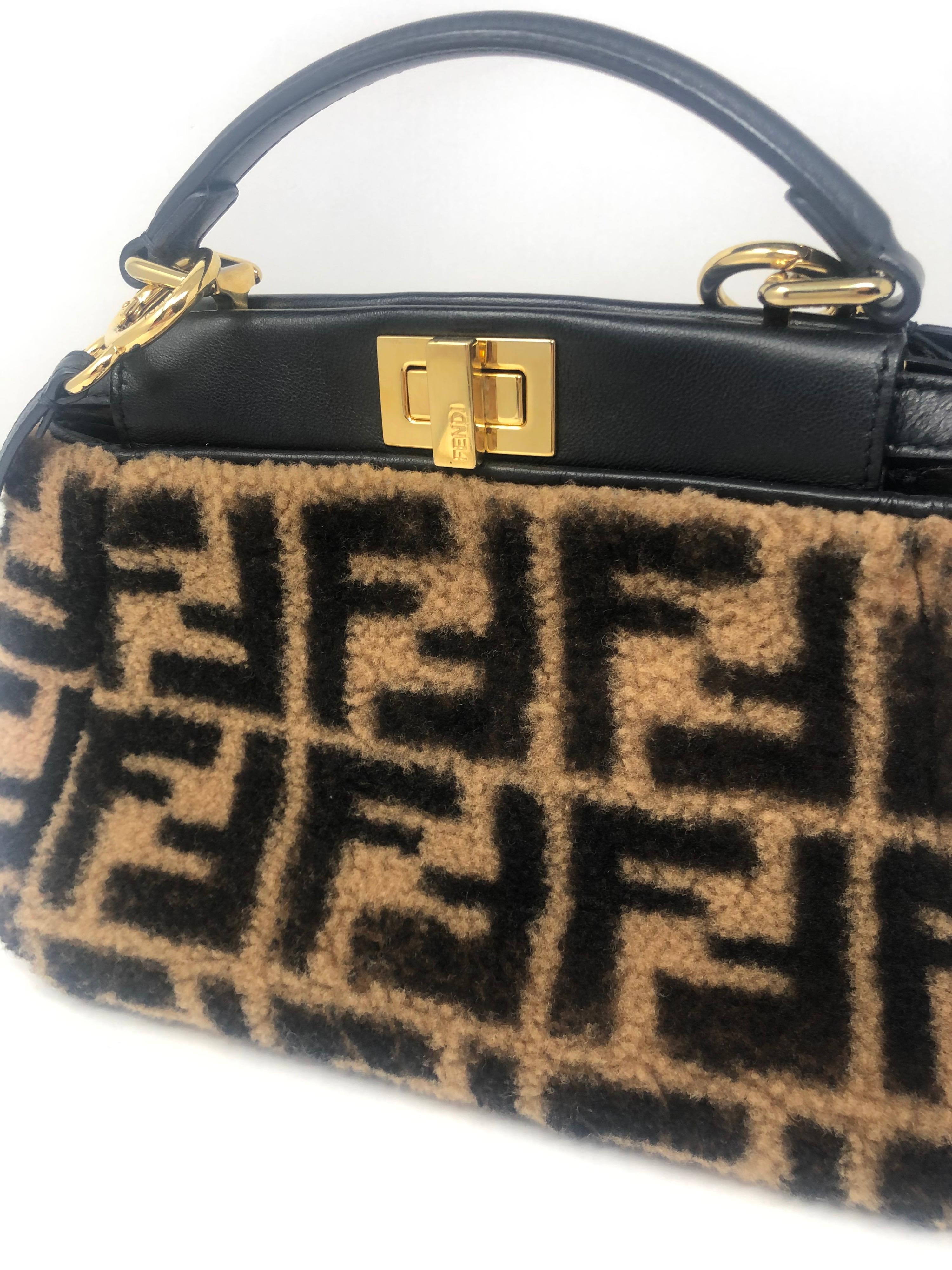 Fendi Peekaboo Mini sac en fourrure de mouton 3