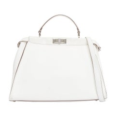 Fendi Peekaboo in pelle bianco sporco con hardware argentato Borsa Bug Monster foderata di pelliccia