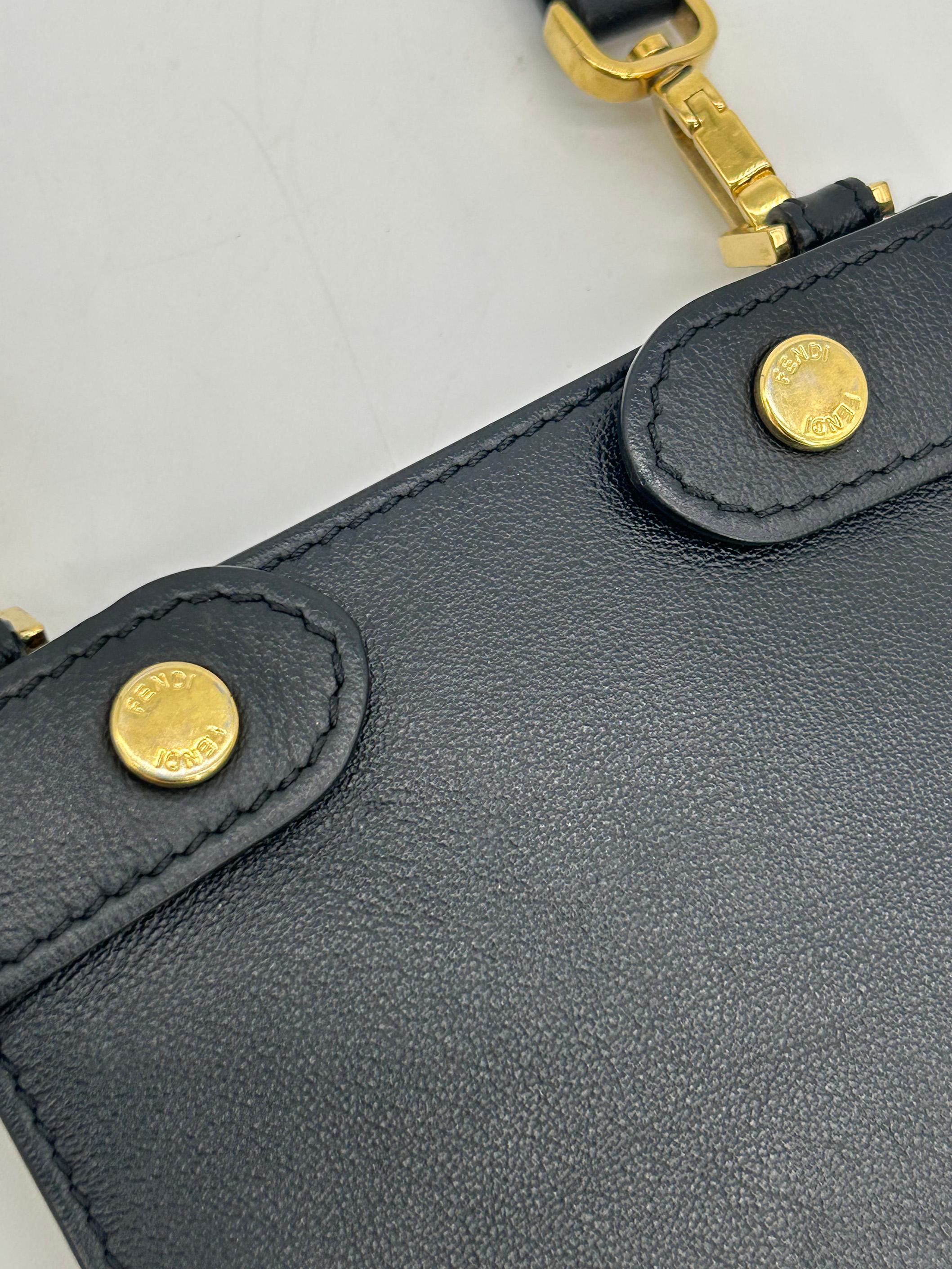 Fendi Peekaboo Phone Pouch Black Leather in vendita 5