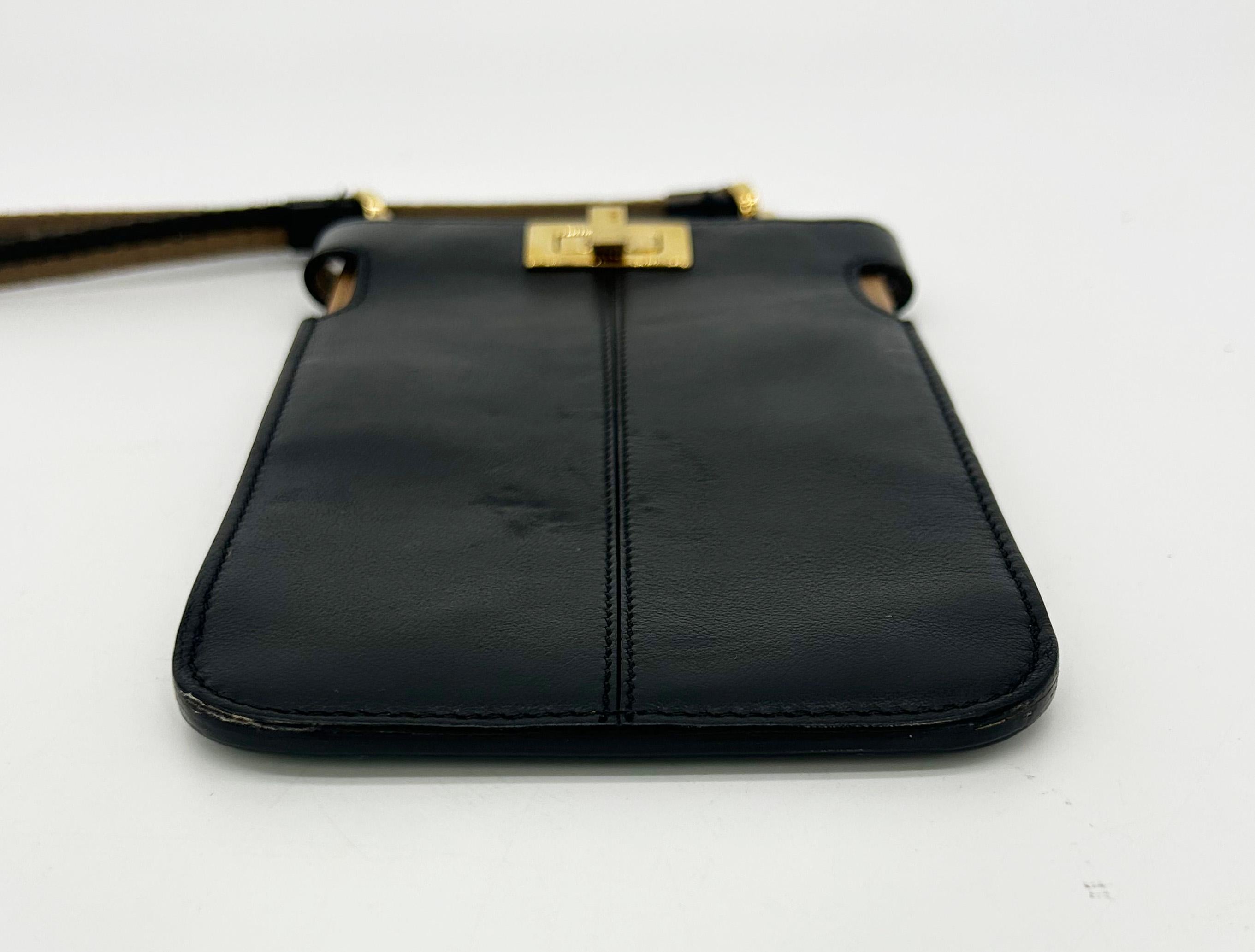 Donna Fendi Peekaboo Phone Pouch Black Leather in vendita