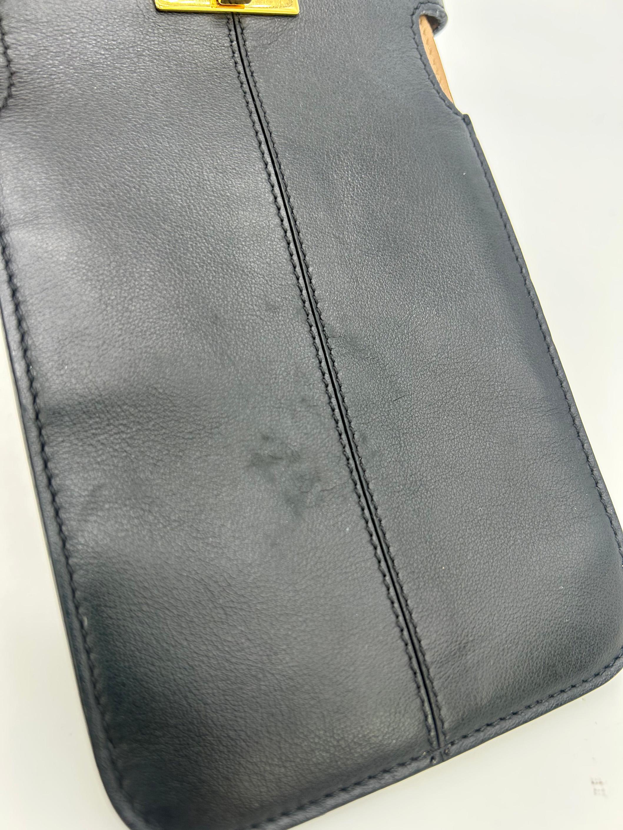 Fendi Peekaboo Phone Pouch Black Leather in vendita 2
