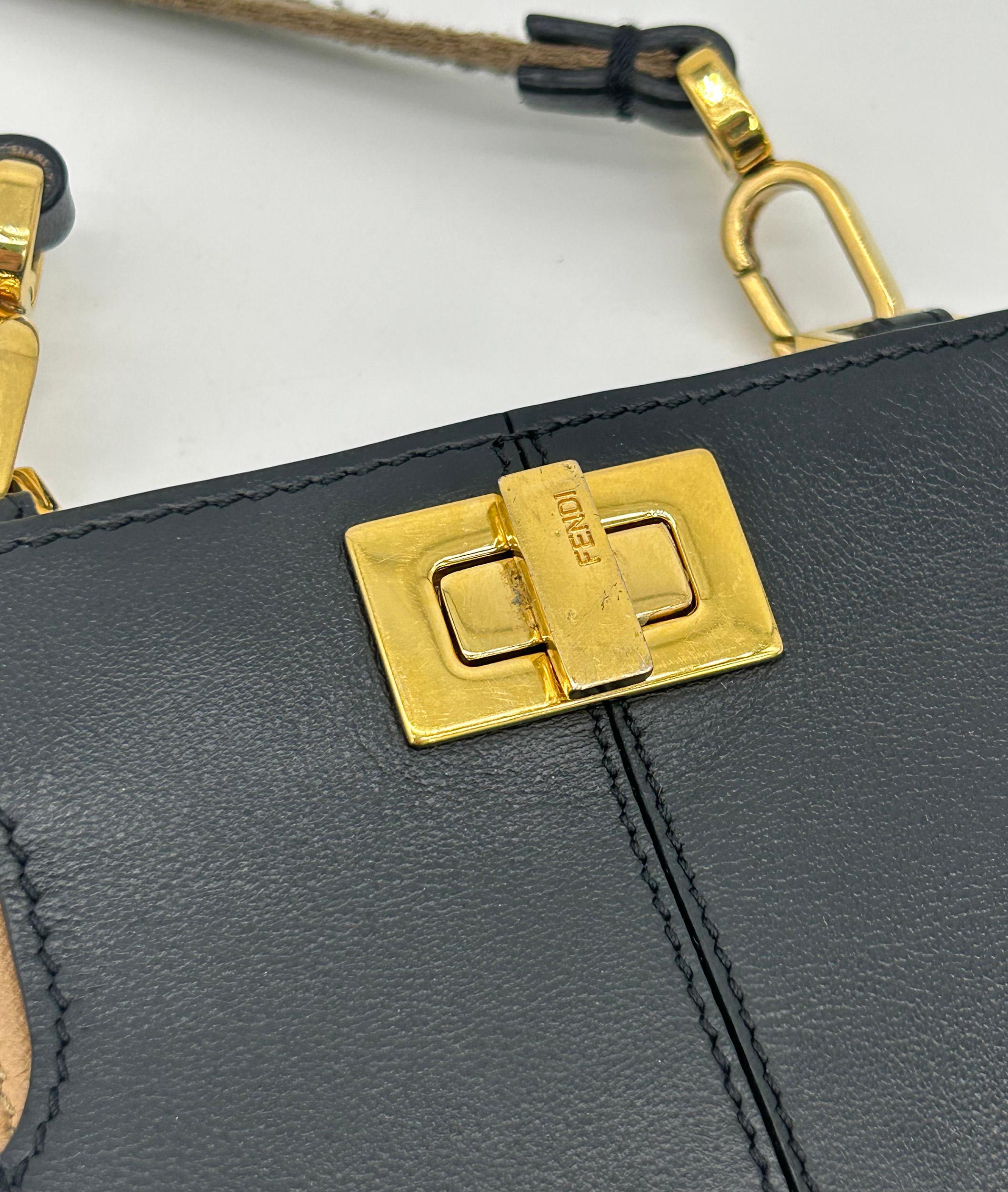Fendi Peekaboo Phone Pouch Black Leather in vendita 3