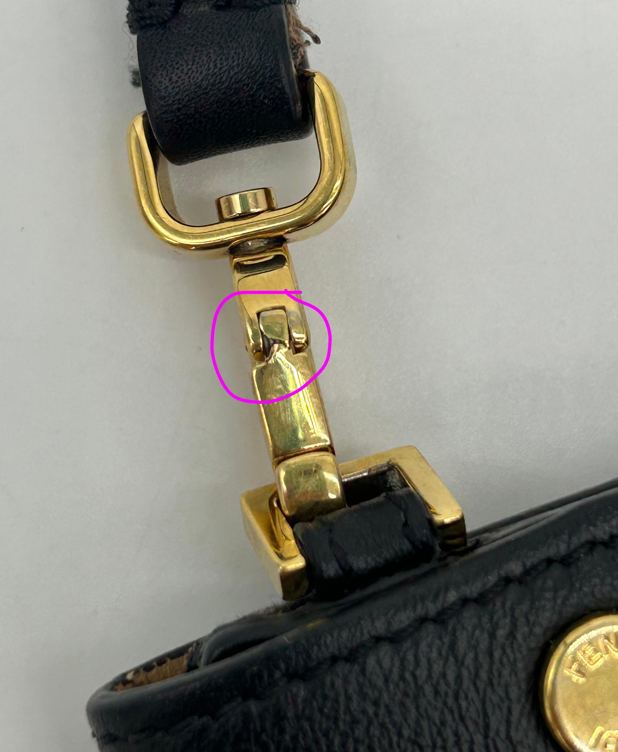 Fendi Peekaboo Phone Pouch Black Leather in vendita 4
