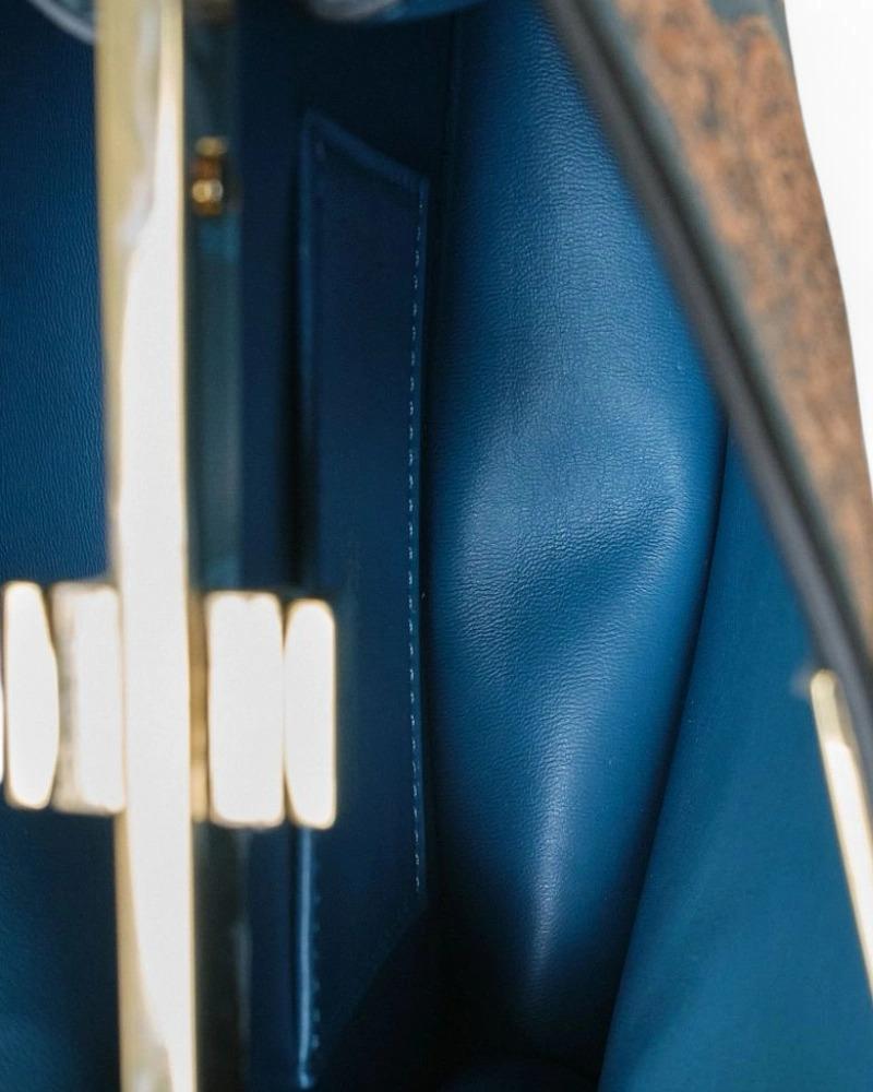 Fendi Peekaboo Clutch Tasche mit blauer Stickerei im Angebot 9