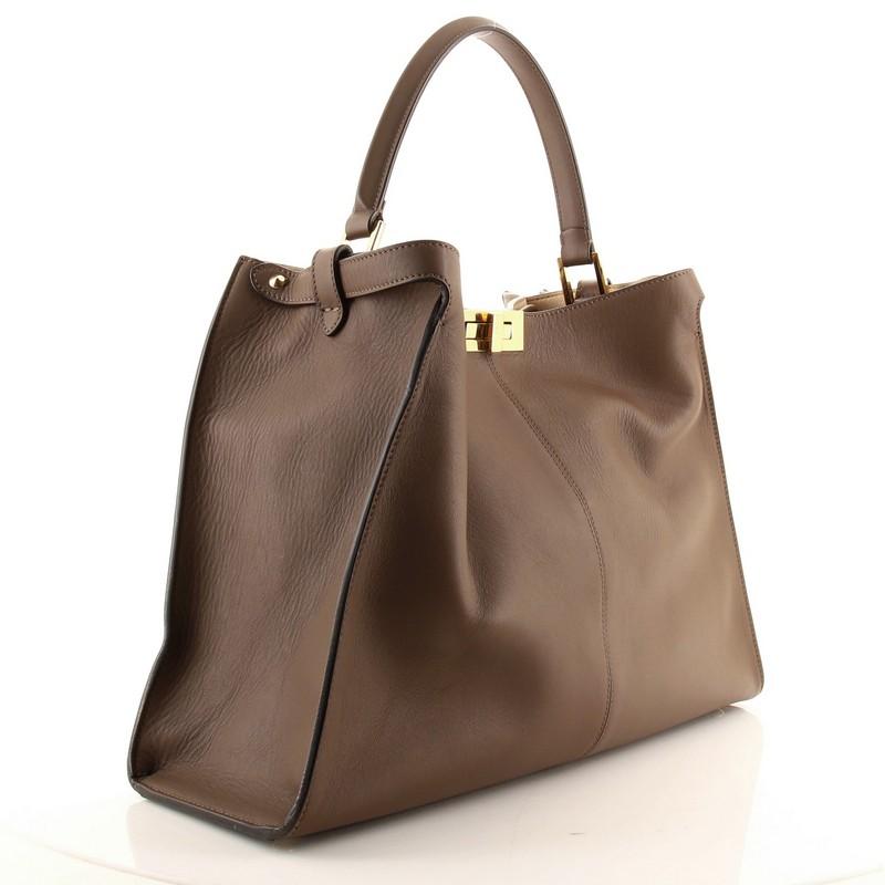 Condizioni: Buono. Perdita di forma all'esterno. Graffi sull'esterno e sull'impugnatura, rientranze sulla base, crepe moderate sull'esterno e sui bordi della cera dell'apertura, graffi sulla ferramenta.
Accessori: Nessun accessorio
Misure: Altezza