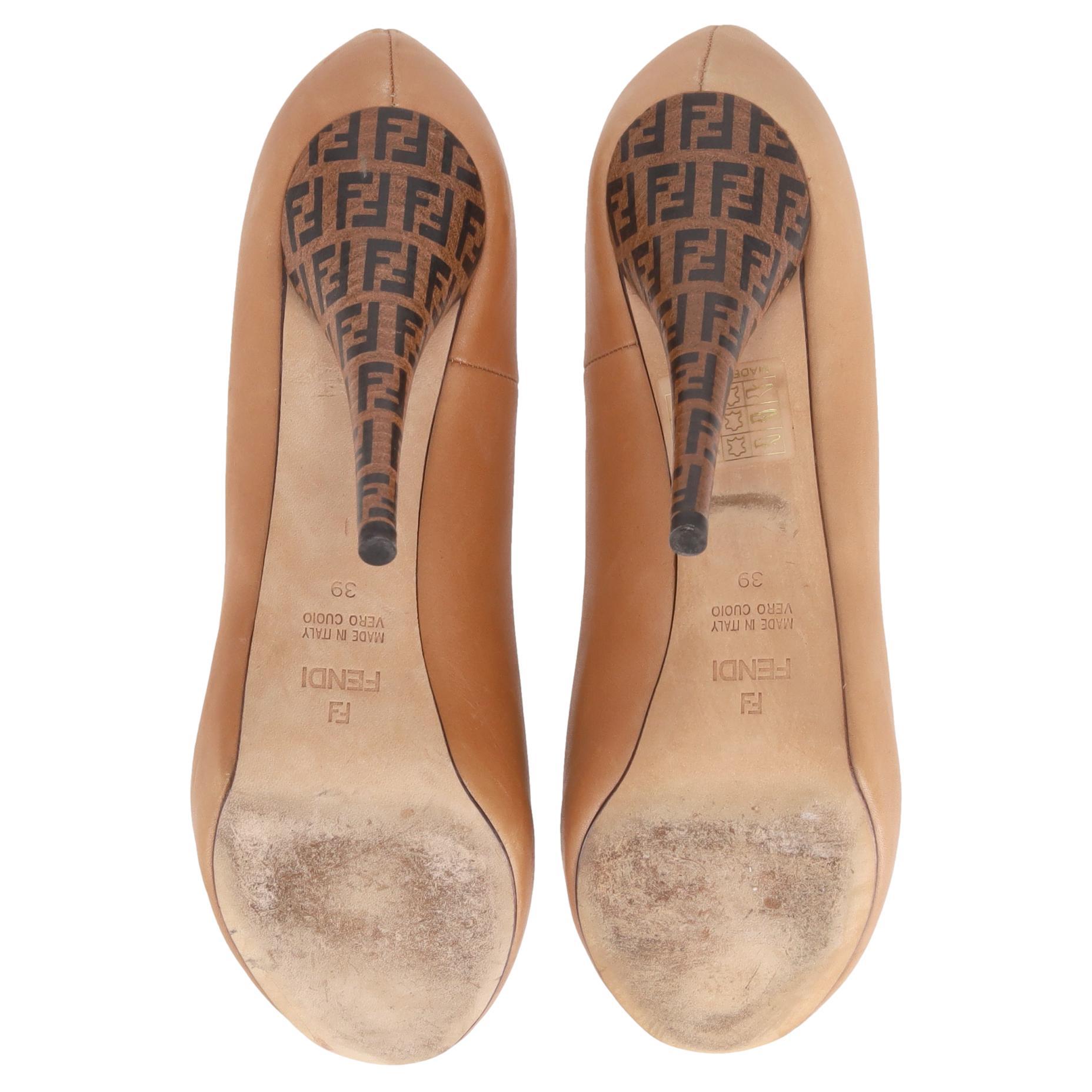 Fendi Peep-Toe Leder Pumps mit 'FF' Zucca Absatz Damen im Angebot