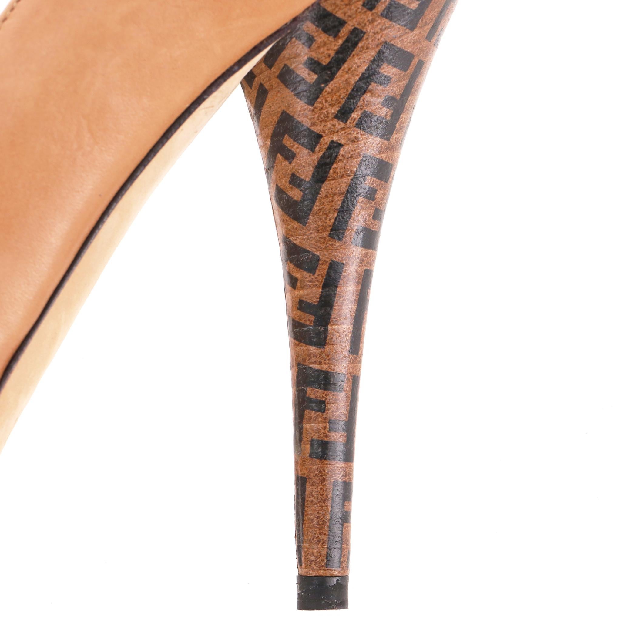 Fendi Peep-Toe Leder Pumps mit 'FF' Zucca Absatz im Angebot 2