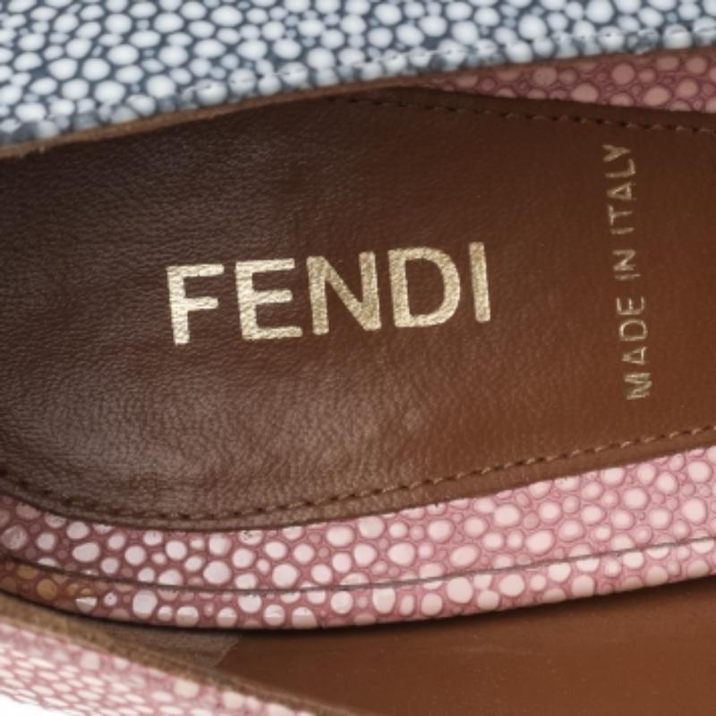 Fendi, pelle rosa/blu testurizzata, con plateau Peep Toe, taglia 40 in vendita 2