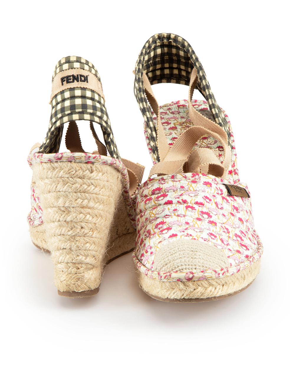 Fendi Pink Floral Espadrille Wedges Size IT 40 In Excellent Condition For Sale In London, GB