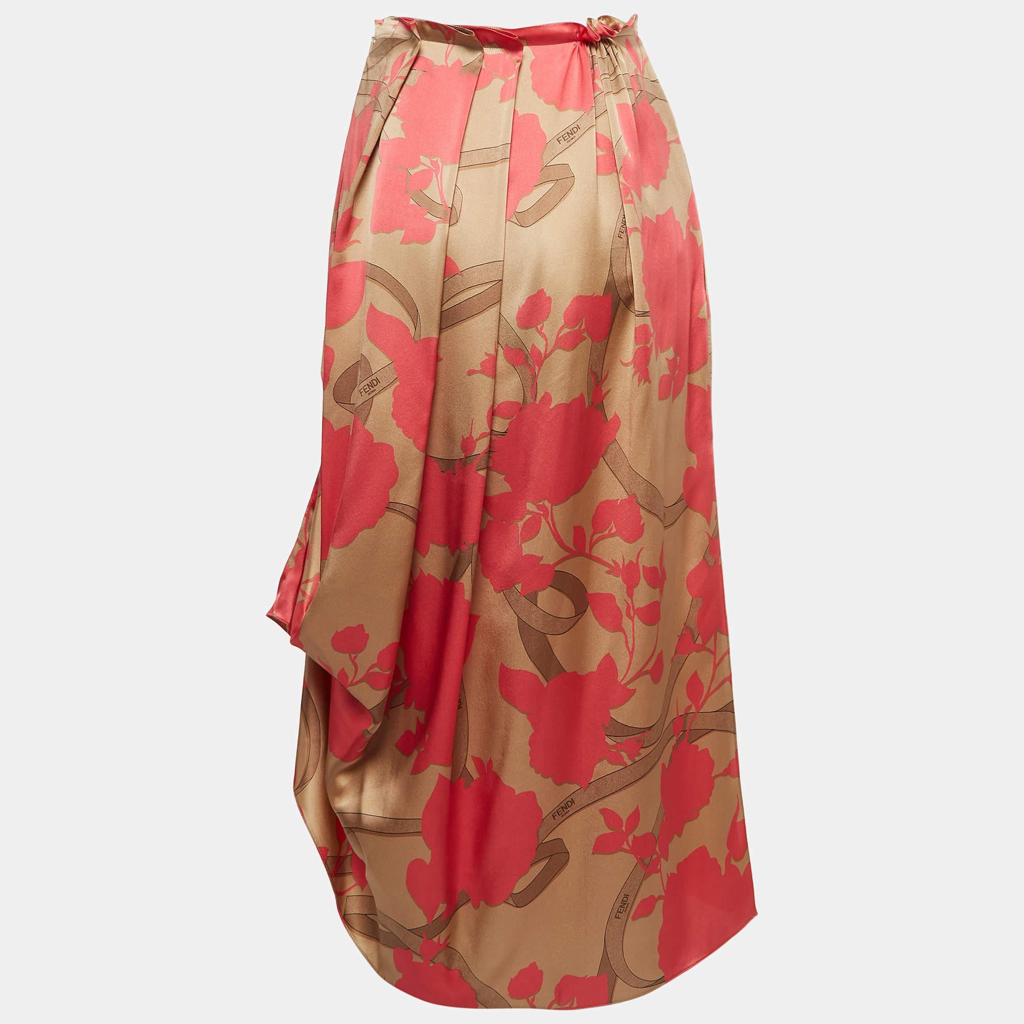 This elegant skirt is worth adding to your closet! Crafted from fine materials, it is exquisitely designed into a flattering shape.

