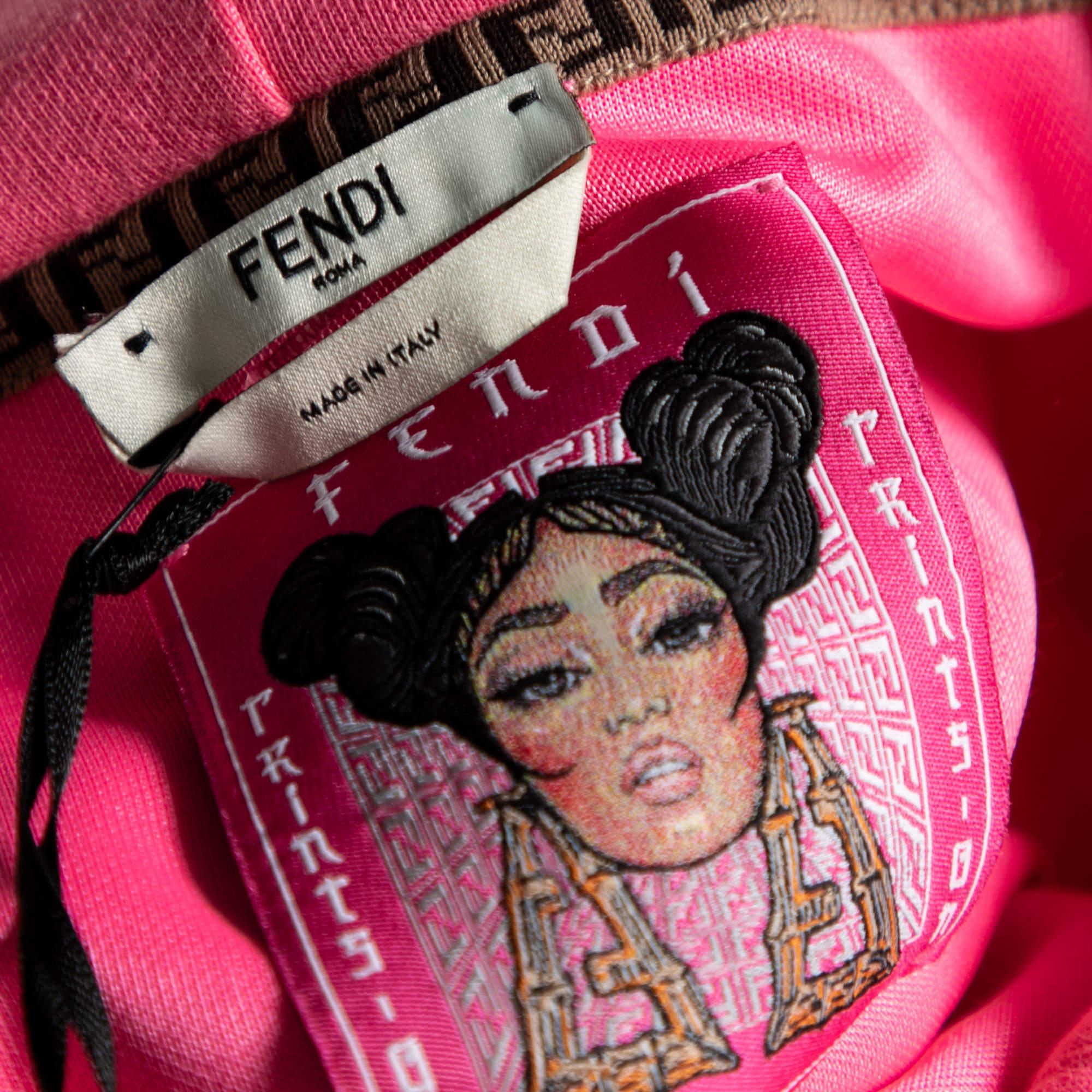 Fendi Felpa con cappuccio Nicki Minaj stampata e ricamata in maglia rosa M In condizioni ottime in vendita a Dubai, Al Qouz 2