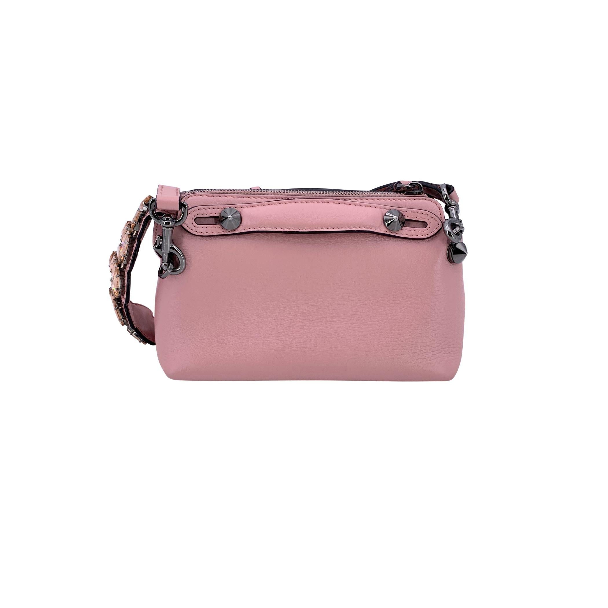 Marrone Borsa Fendi in pelle rosa a due vie con mini coda di cristallo in vendita