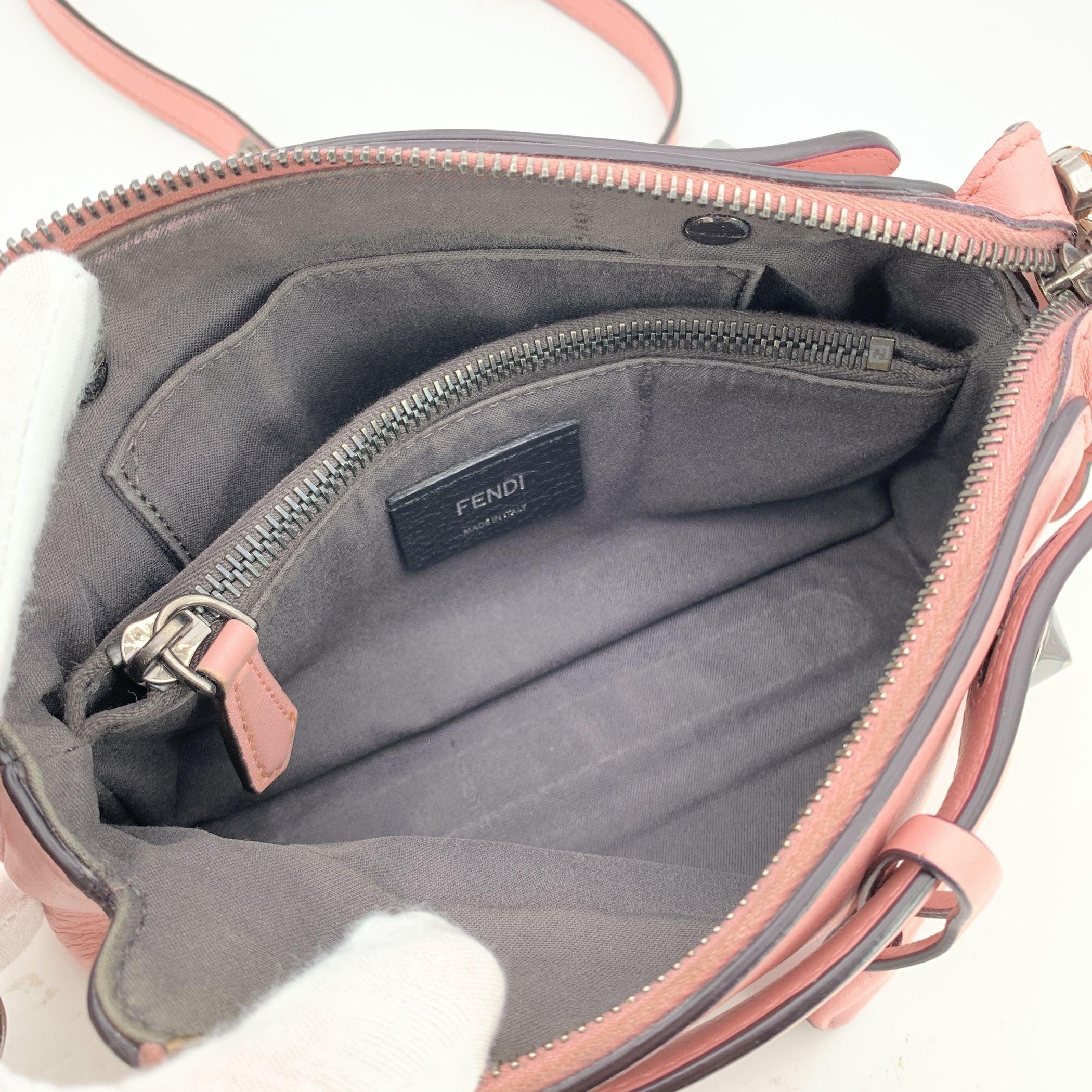 Donna Borsa Fendi in pelle rosa a due vie con mini coda di cristallo in vendita