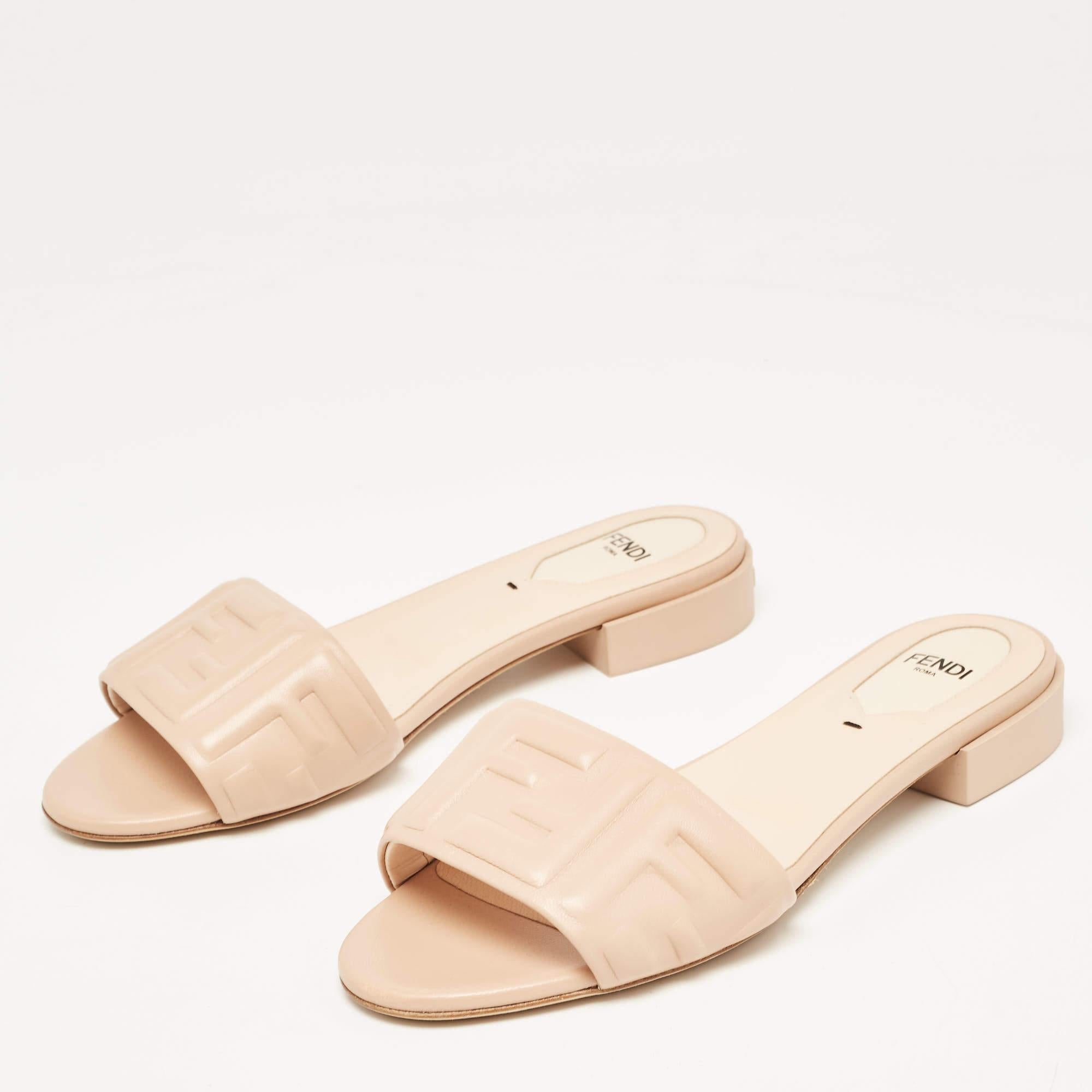 Complement your well-put-together outfit with these authentic Fendi slides. Timeless and classy, they have an amazing construction for enduring quality and comfortable fit.

