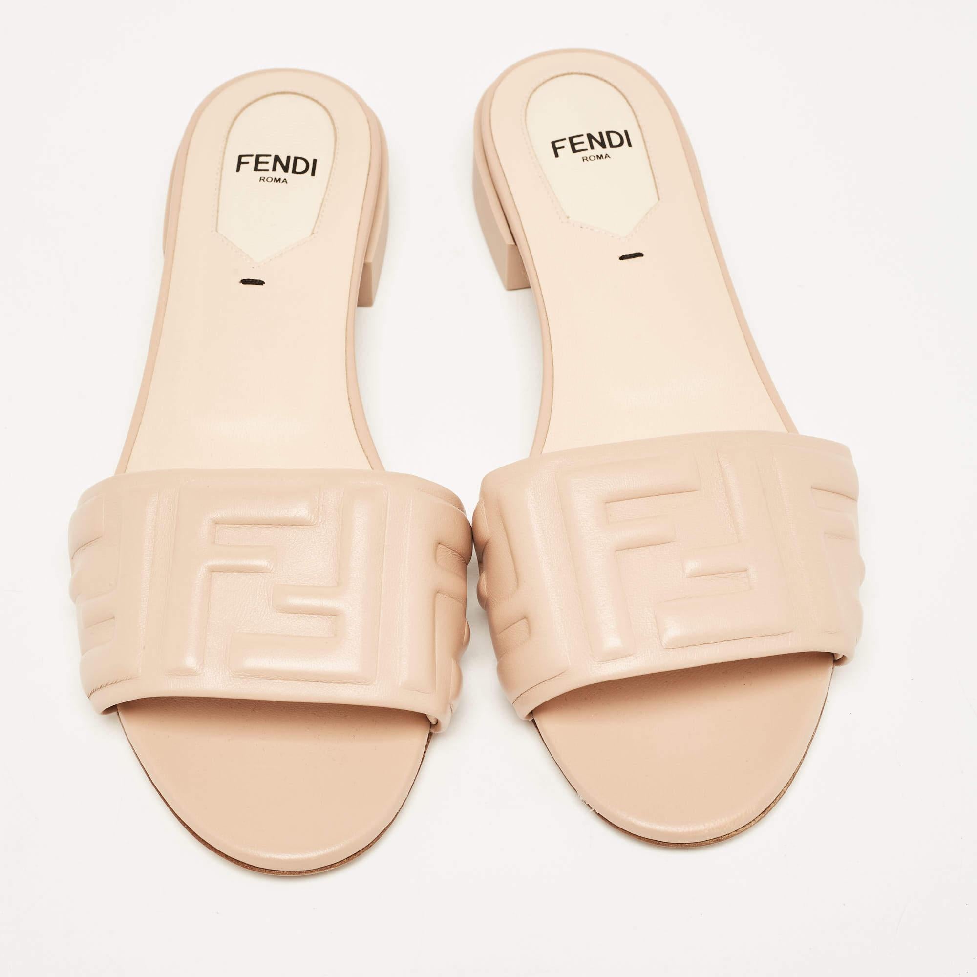Fendi Pink Leather FF Embossed Slides Size 37 In Excellent Condition In Dubai, Al Qouz 2